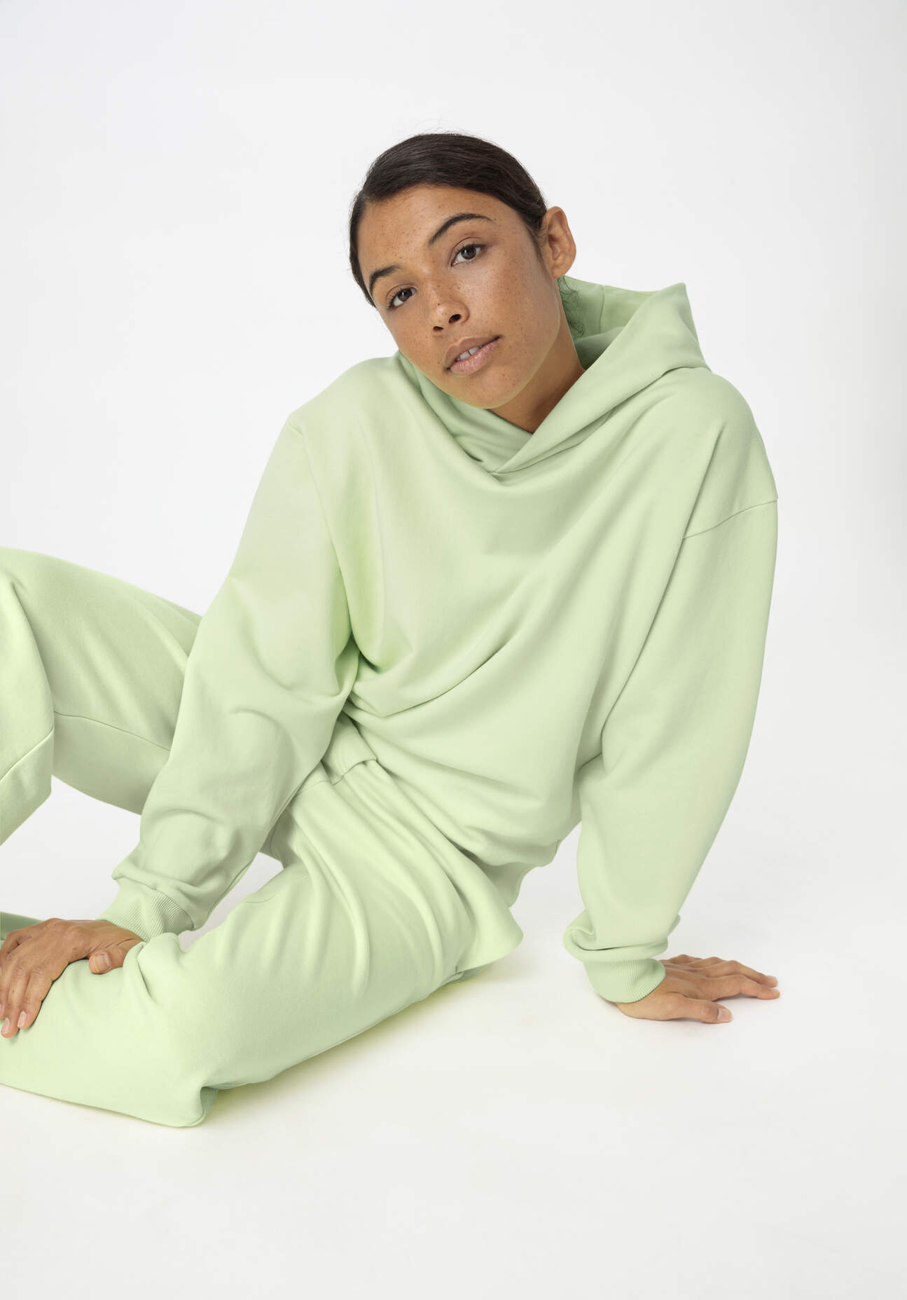 hessnatur Damen Sweatshirt Hoodie Relaxed aus Bio-Baumwolle - grün Grösse40 hessnatur Damen Sweatshirt Hoodie Relaxed aus Bio-Baumwolle - grün Grösse40 von hessnatur