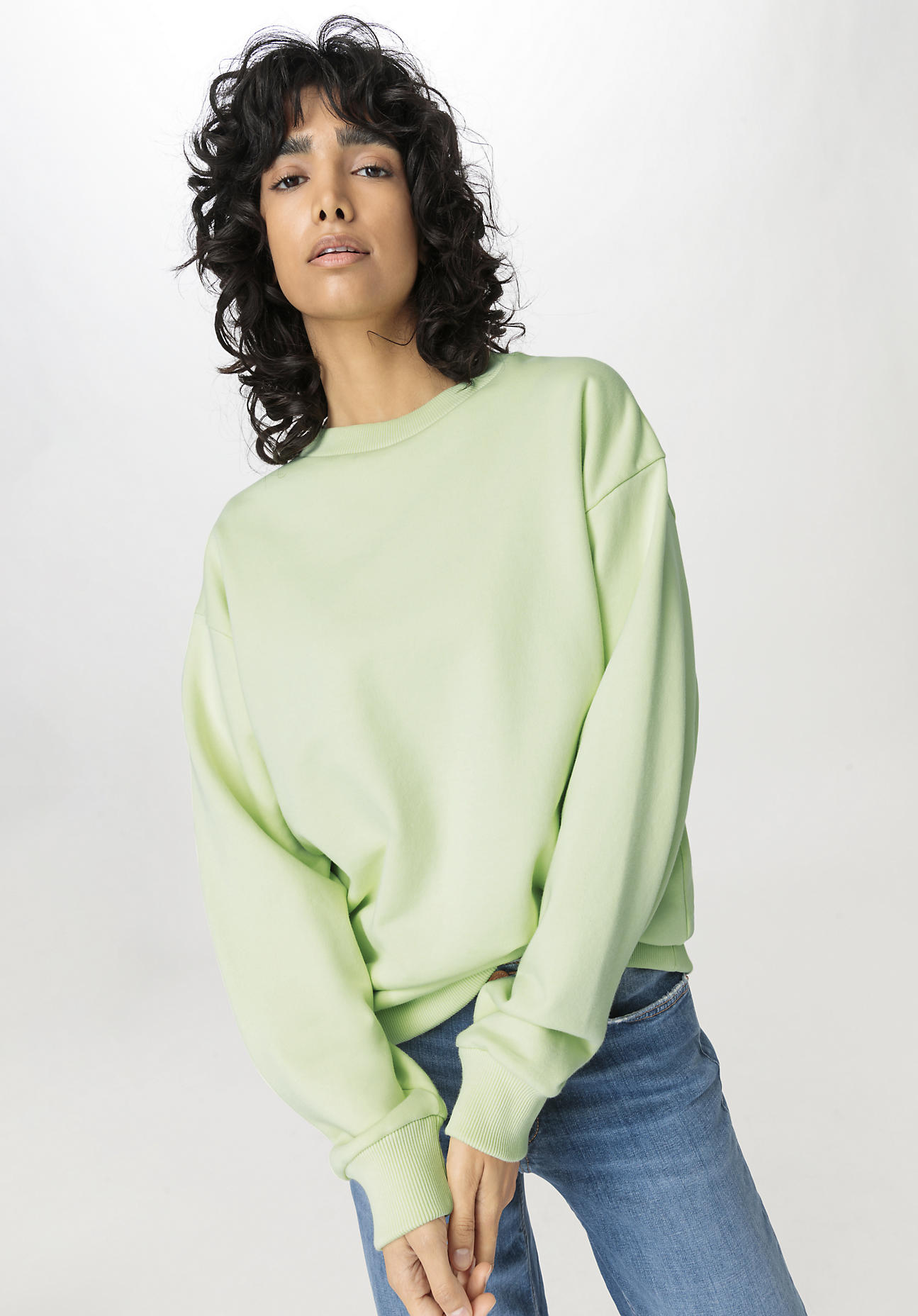 hessnatur Damen Sweatshirt Relaxed aus Bio-Baumwolle - grün Grösse42 von hessnatur