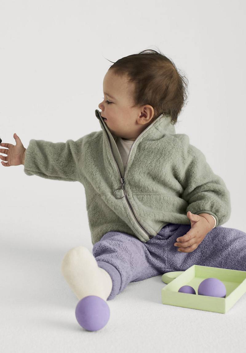 hessnatur Baby Wollfleece Jacke Regular aus Bio-Merinowolle mit Bio-Baumwolle - grün Grösse98/104 von hessnatur