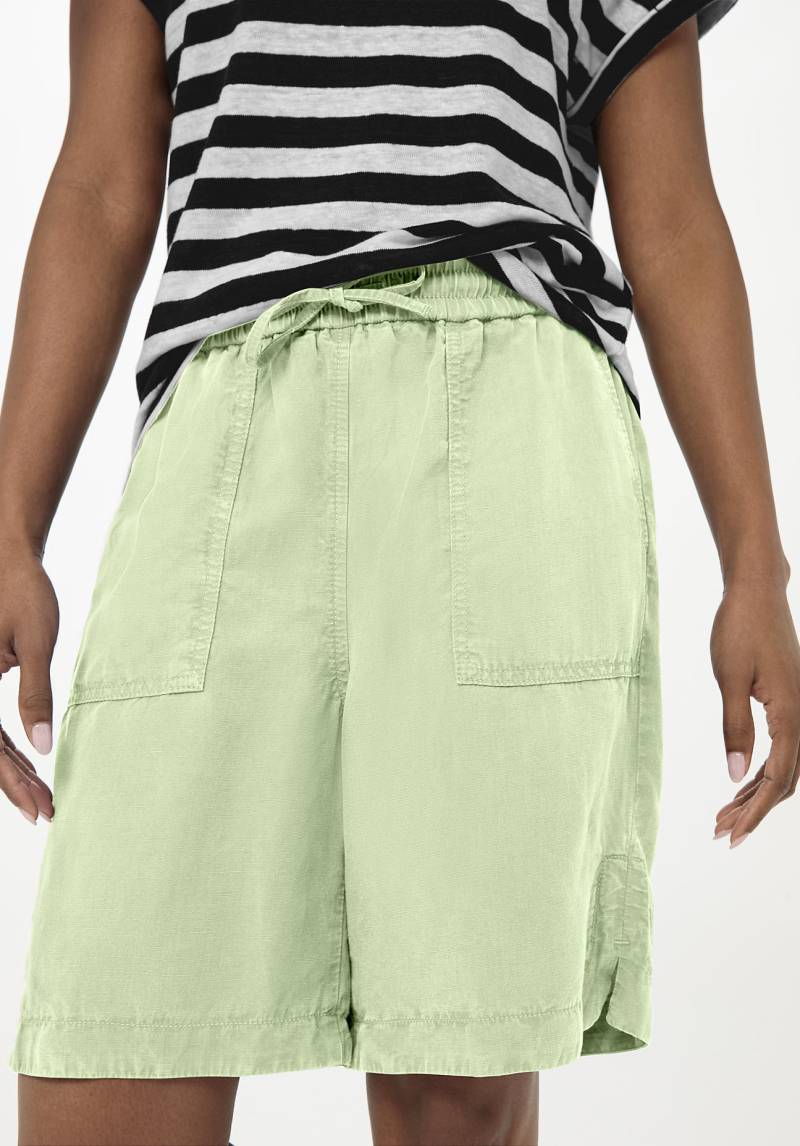 hessnatur Damen Bermudas Relaxed aus TENCEL™ Lyocell mit Leinen - grün Grösse34 von hessnatur