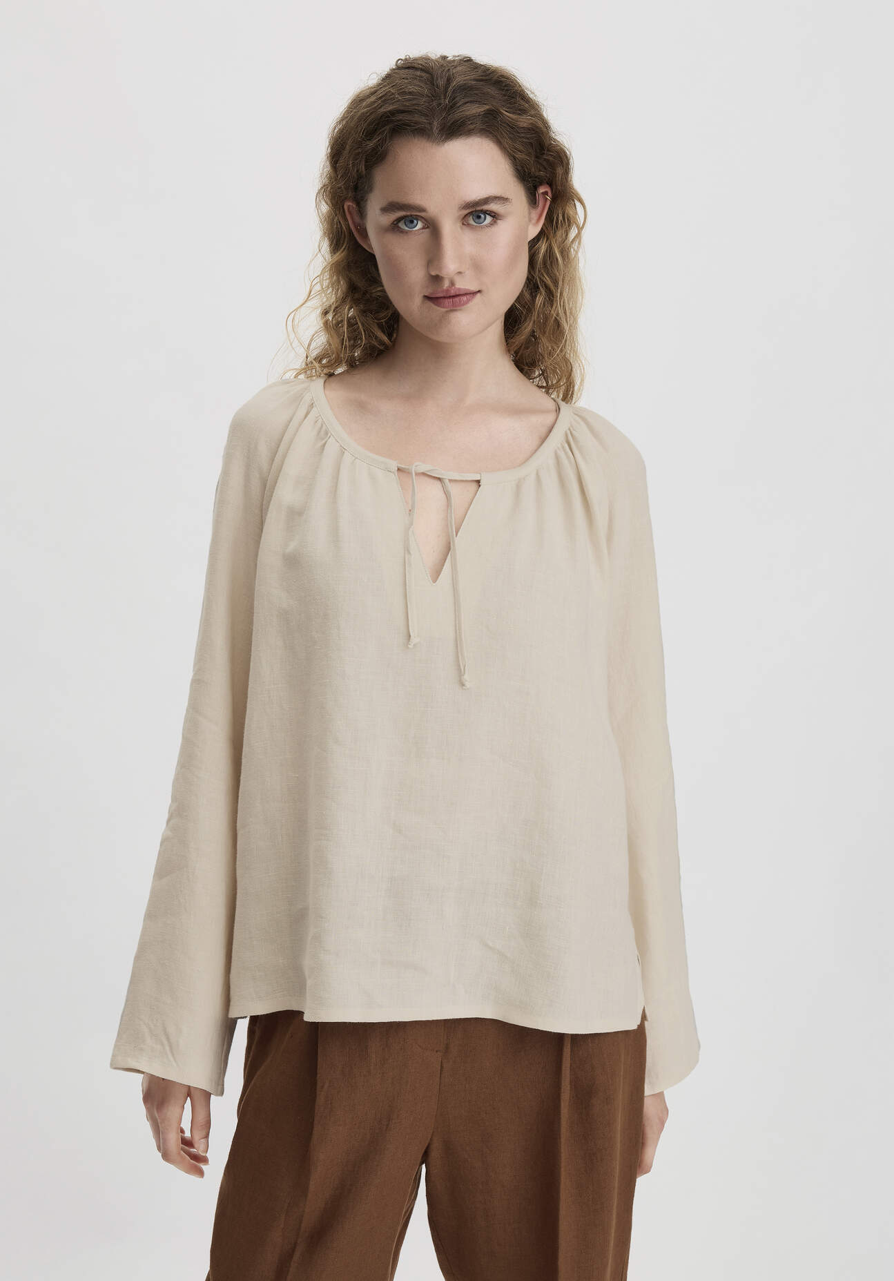 hessnatur Damen Bluse Oversize aus Leinen - beige Grösse48 hessnatur Damen Bluse Oversize aus Leinen - beige Grösse48 von hessnatur