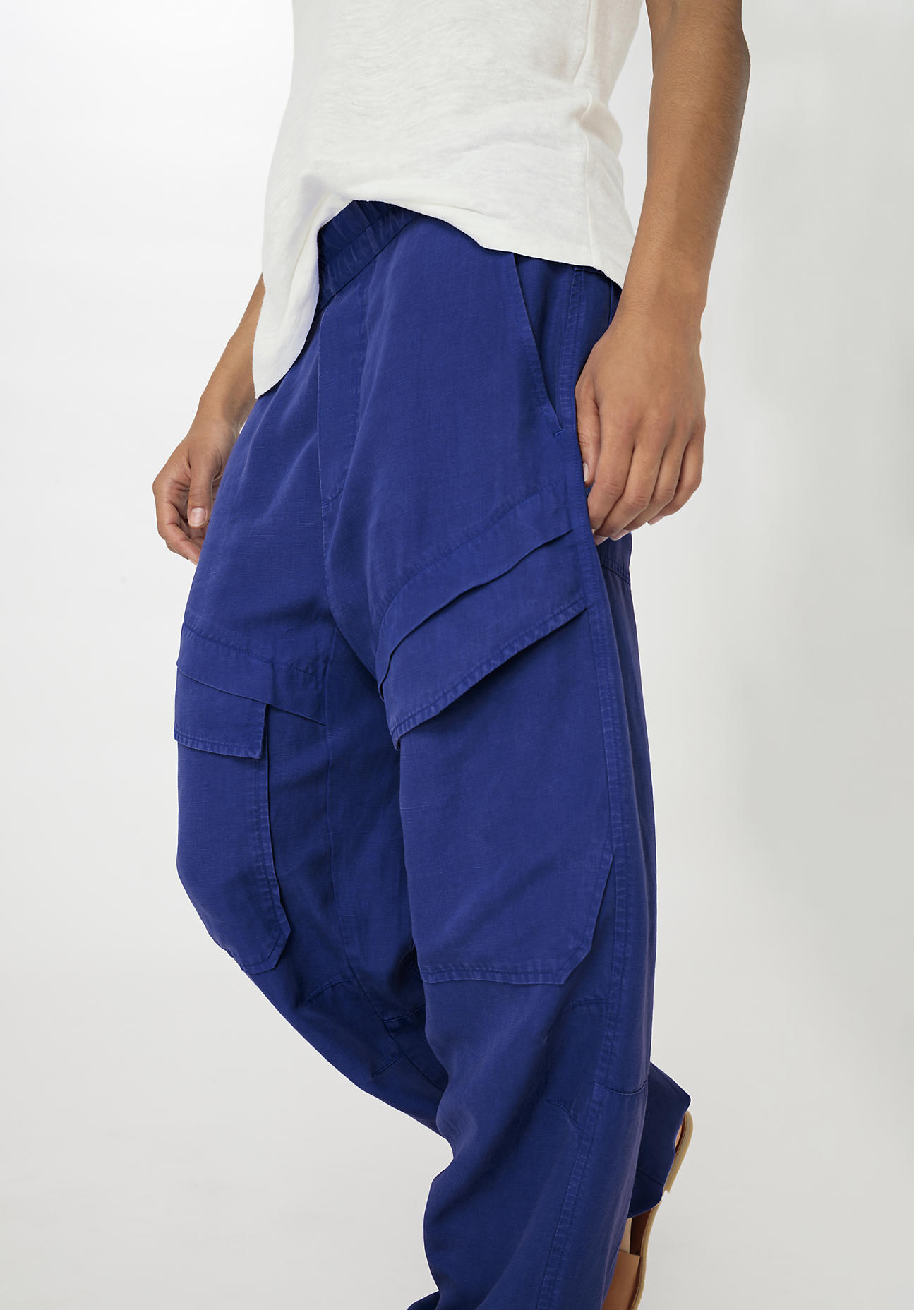 hessnatur Damen Hose Cargo Relaxed aus TENCEL™ Lyocell mit Leinen - blau Grösse36 von hessnatur