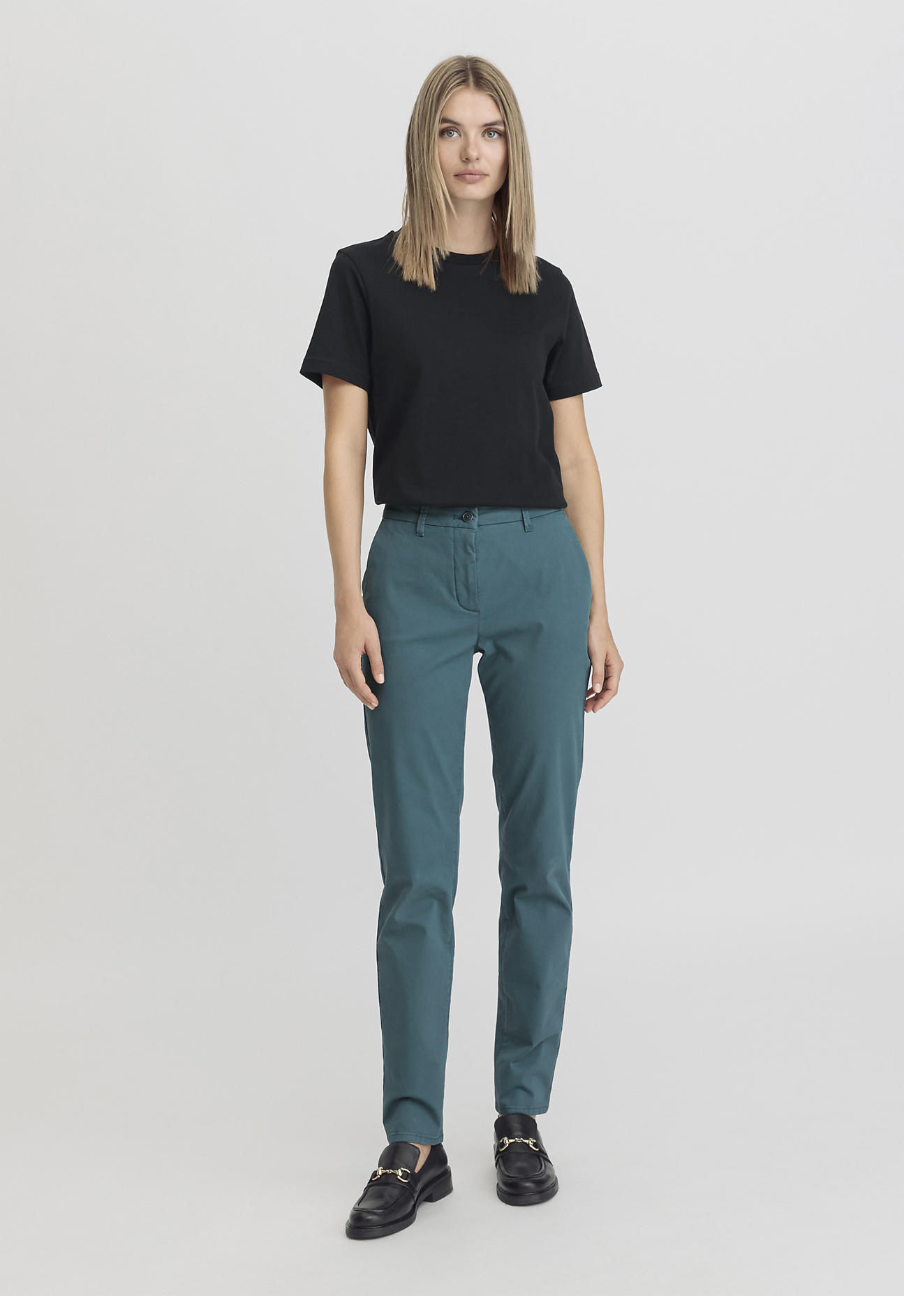 hessnatur Damen Hose Chino Regular aus Bio-Baumwolle - grün Grösse34 von hessnatur