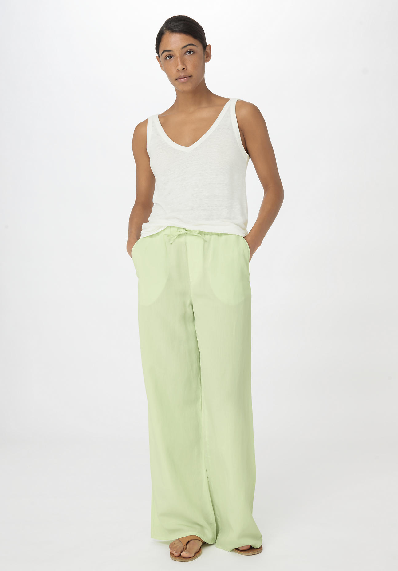 hessnatur Damen Hose Wide Leg Relaxed aus TENCEL™ Lyocell mit Leinen - grün Grösse36 von hessnatur