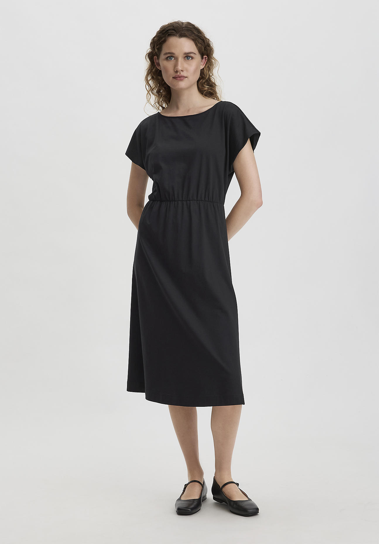 hessnatur Damen Jersey Kleid Midi Relaxed aus Bio-Baumwolle - schwarz Grösse34 von hessnatur