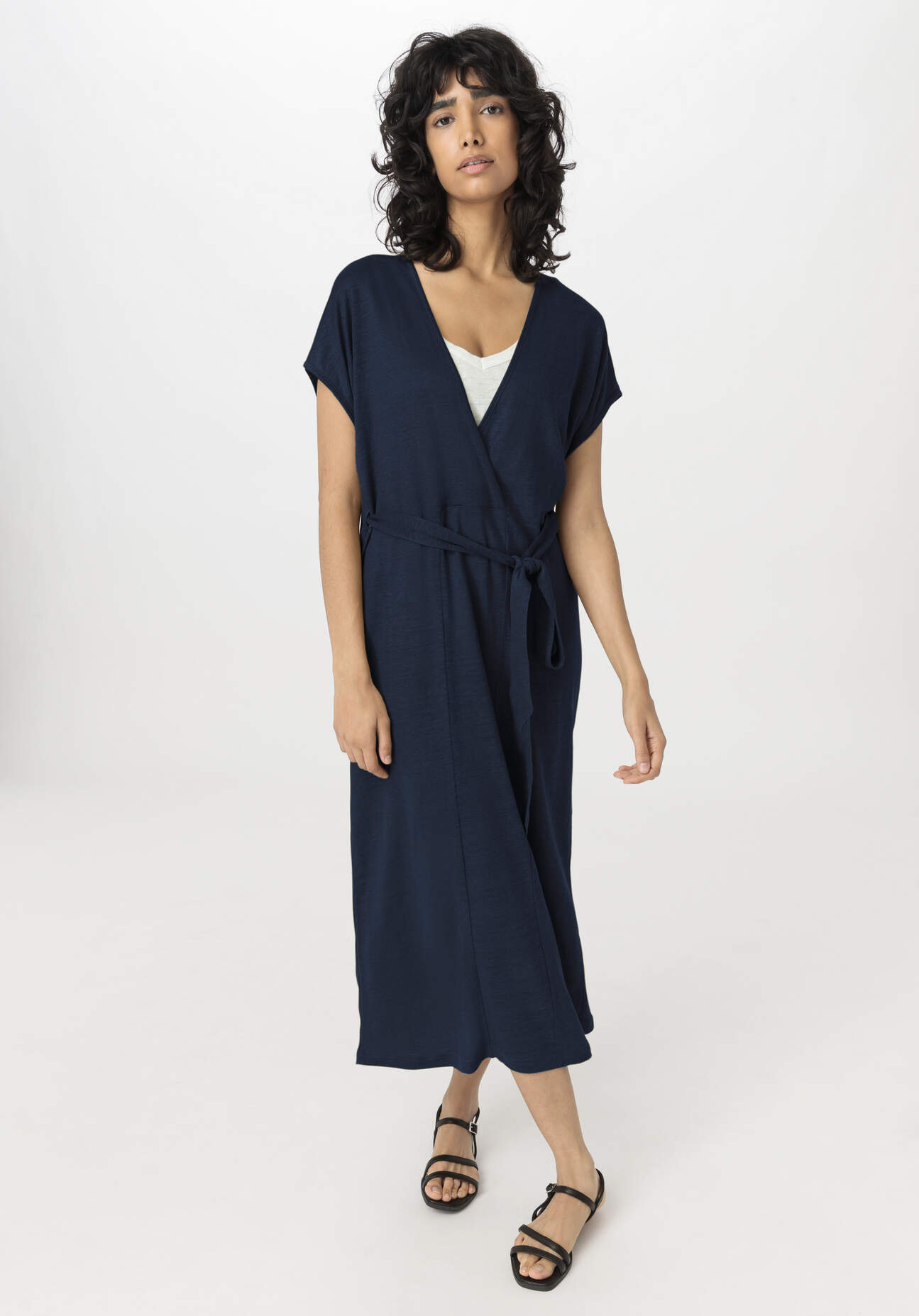 hessnatur Damen Jersey Kleid Midi Relaxed aus Leinen - blau GrösseS hessnatur Damen Jersey Kleid Midi Relaxed aus Leinen - blau GrösseS von hessnatur