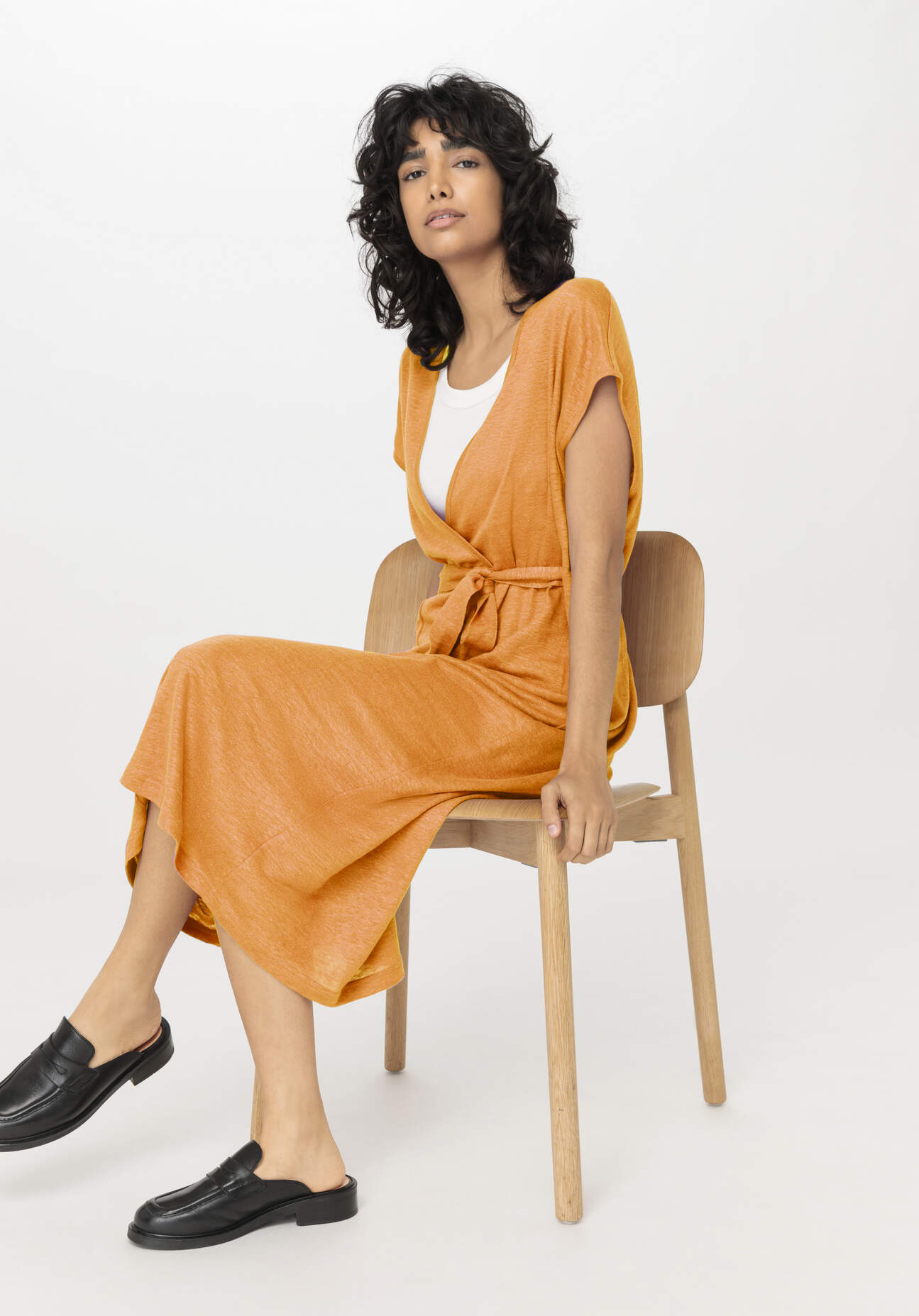hessnatur Damen Jersey Kleid Midi Relaxed aus Leinen - orange GrösseL hessnatur Damen Jersey Kleid Midi Relaxed aus Leinen - orange GrösseL von hessnatur
