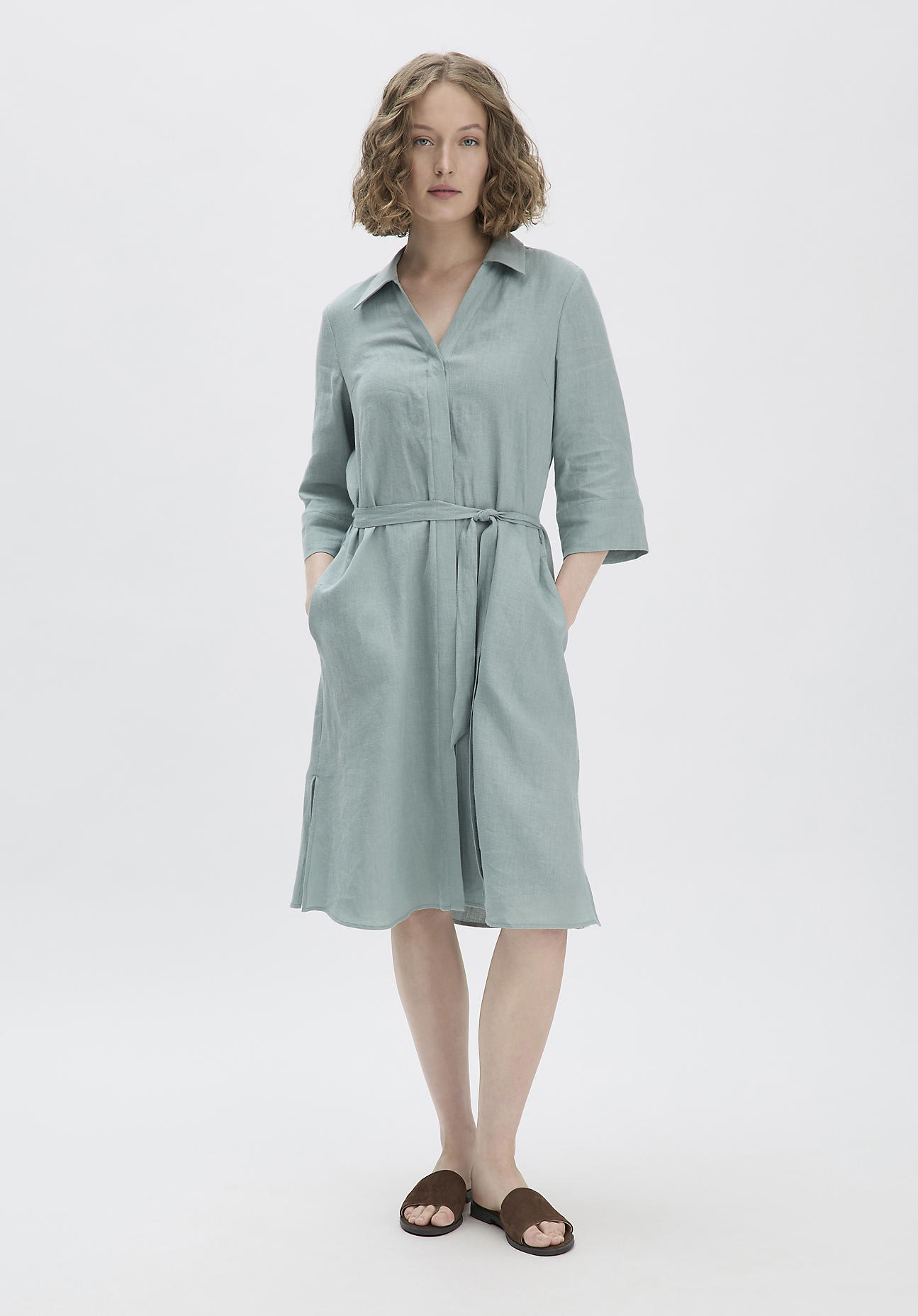 hessnatur Damen Kleid Knielang Relaxed aus Leinen - grün Grösse42 von hessnatur
