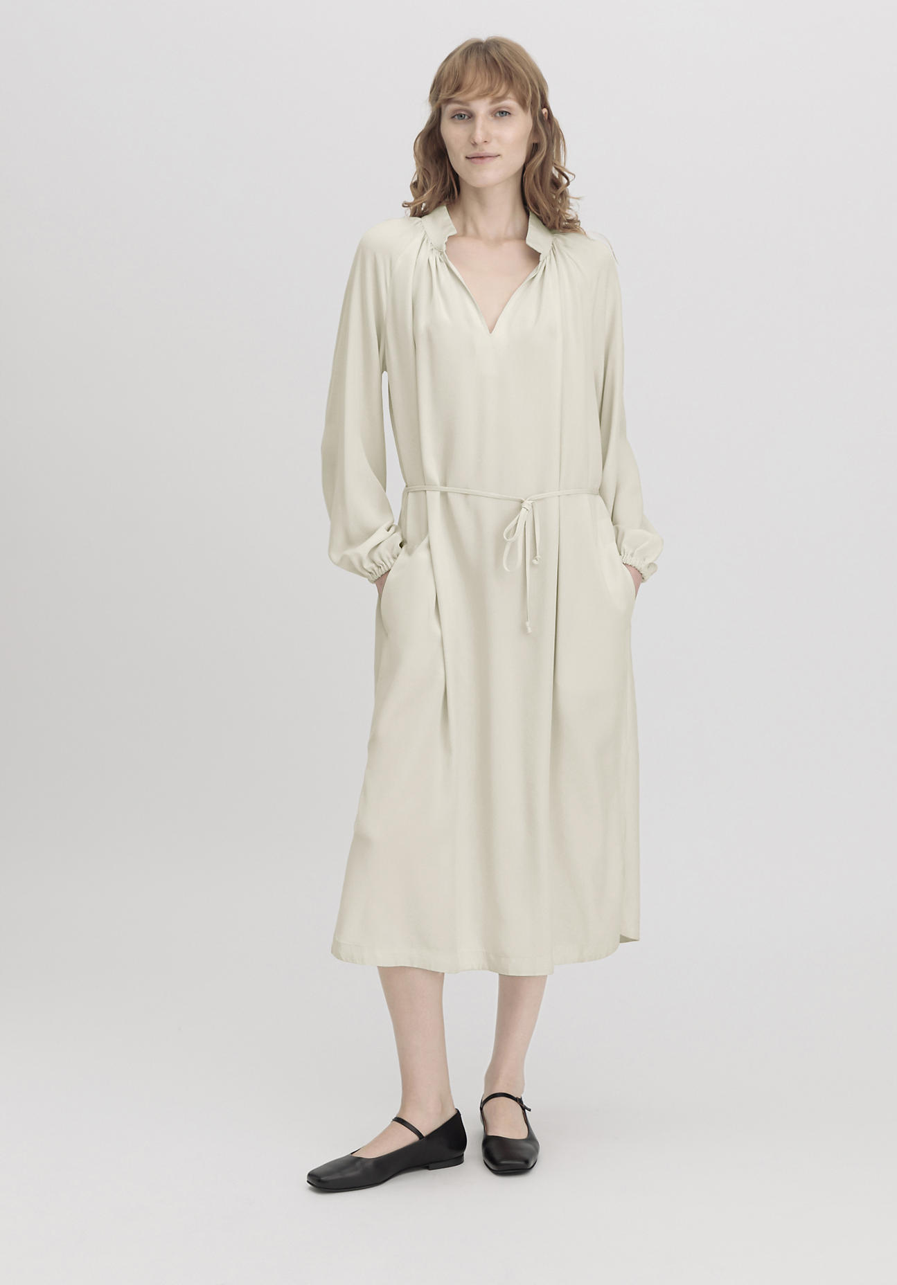 hessnatur Damen Kleid Midi Oversized aus TENCEL™ Lyocell - beige Grösse34 von hessnatur