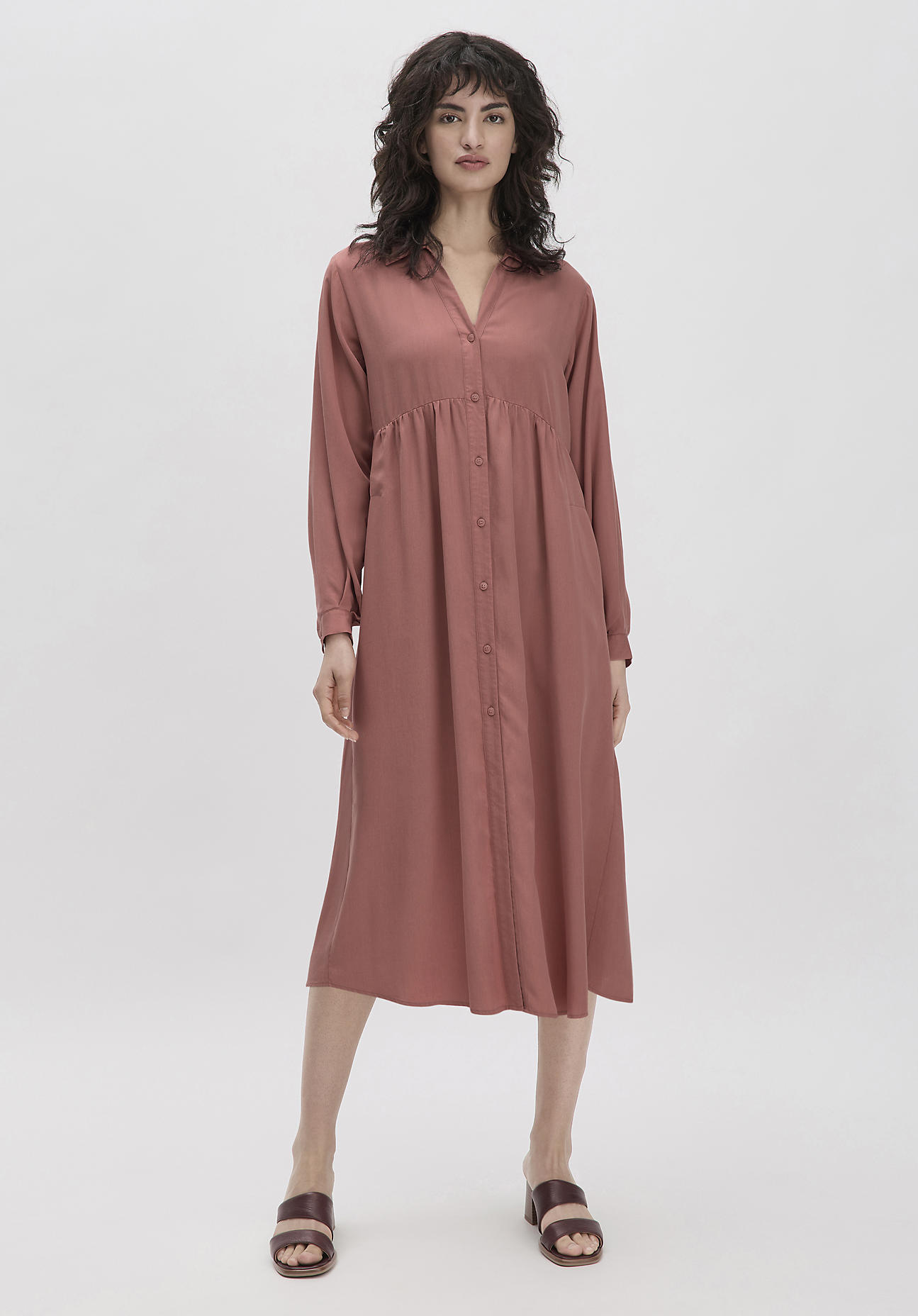 hessnatur Damen Kleid Midi Relaxed aus TENCEL™ Lyocell - braun Grösse34 von hessnatur