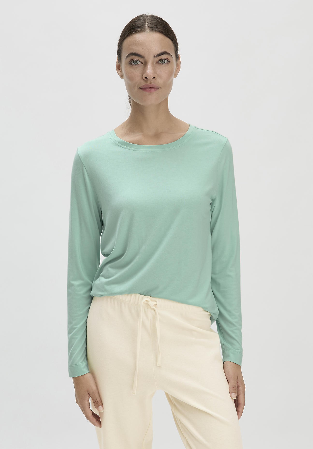 hessnatur Damen Langarm Schlafshirt Regular PURE FLOW aus TENCEL™ Modal - grün Grösse46 von hessnatur