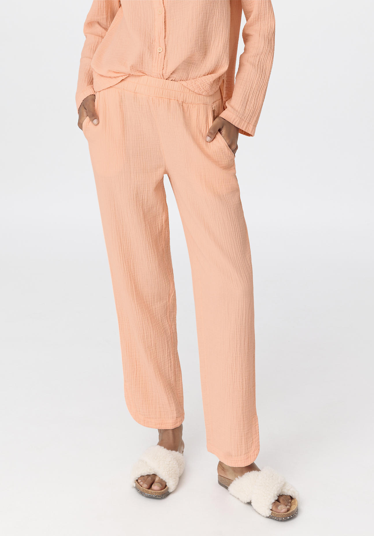 hessnatur Damen Musselin Schlafhose Regular PURE COMFORT aus Bio-Baumwolle - orange Grösse44 von hessnatur