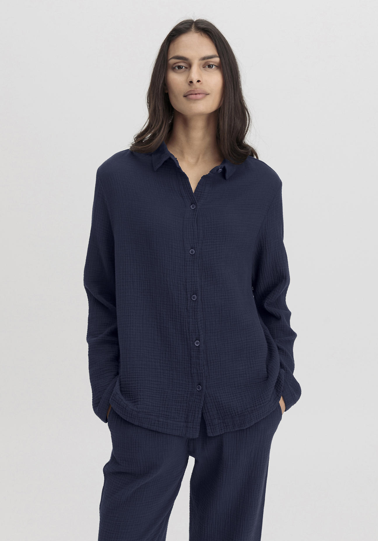 hessnatur Damen Musselin Shirt Oversize PURE COMFORT aus Bio-Baumwolle - blau Grösse34 von hessnatur