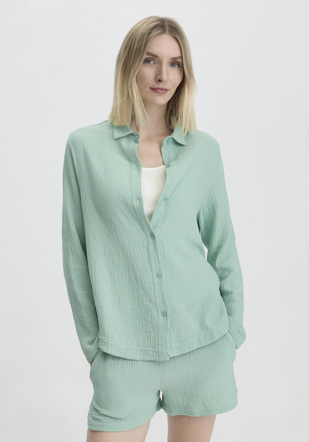 hessnatur Damen Musselin Shirt Oversize PURE COMFORT aus Bio-Baumwolle - grün Grösse36 von hessnatur