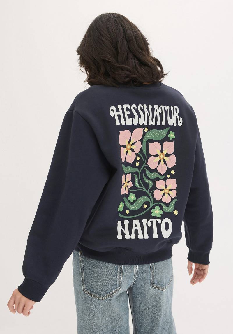 hessnatur Damen NAITO × HESSNATUR Placed Print Sweatshirt Oversize aus Bio-Baumwolle - blau Grösse34 von hessnatur