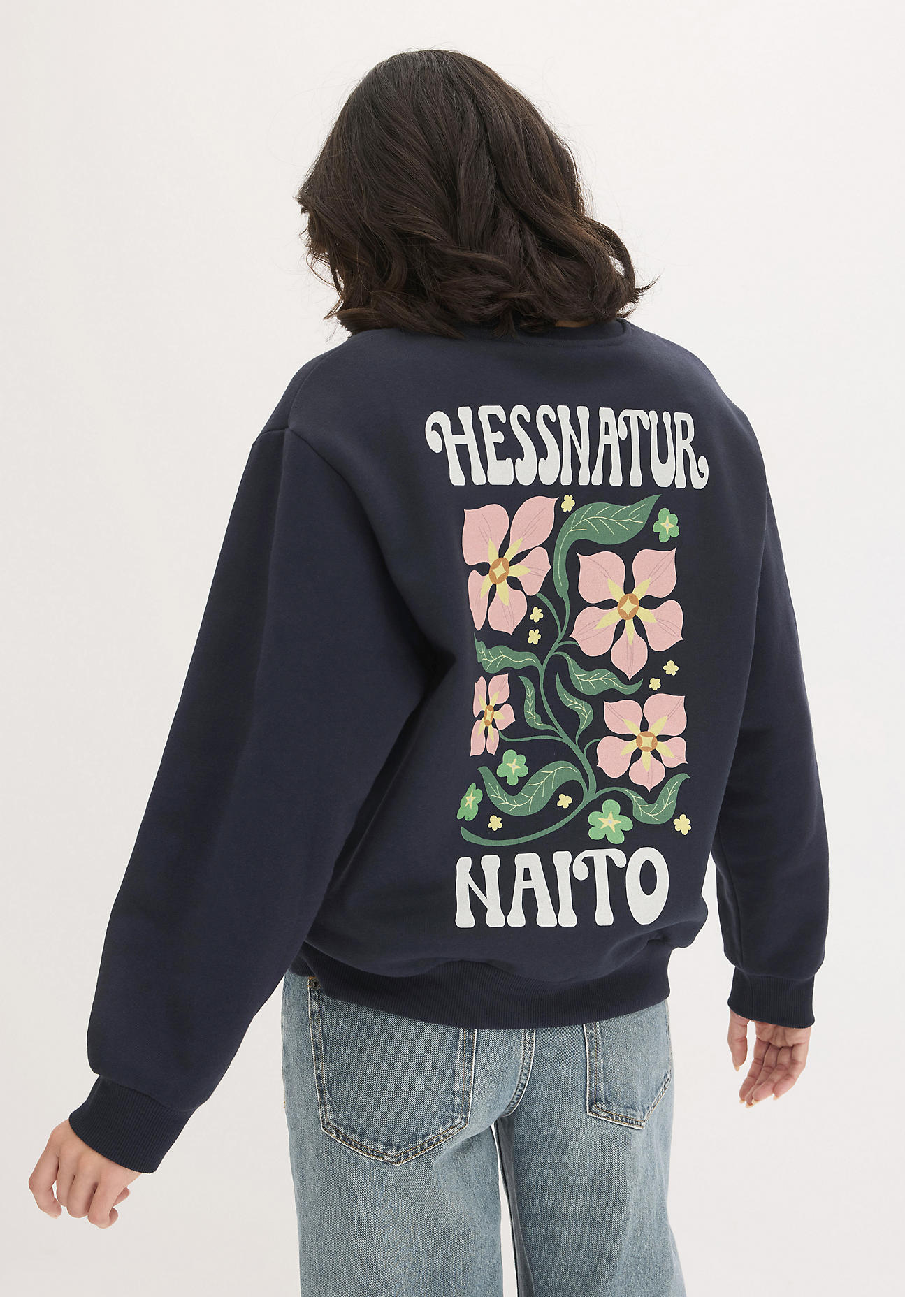 hessnatur Damen NAITO × HESSNATUR Placed Print Sweatshirt Oversize aus Bio-Baumwolle - blau Grösse36 von hessnatur