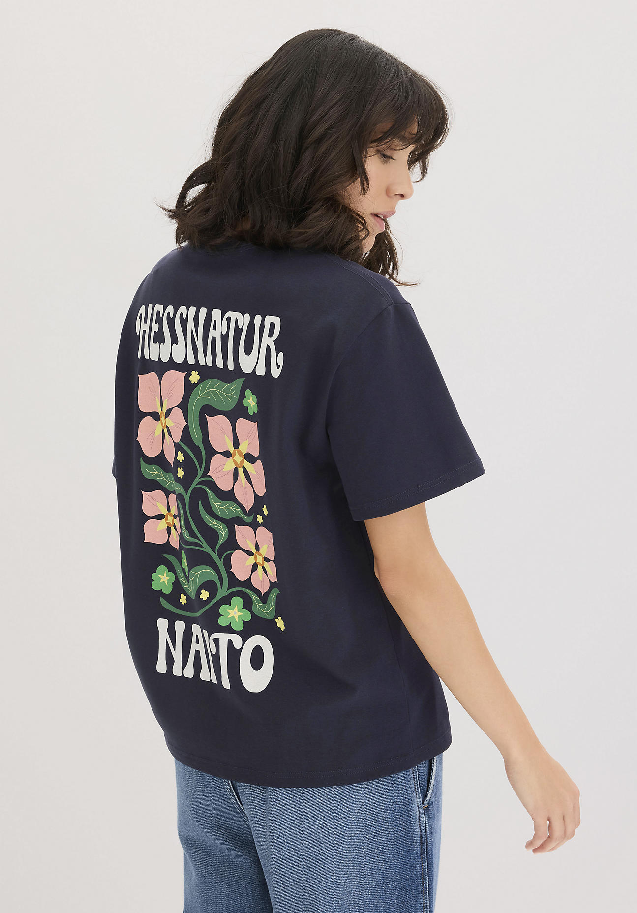 hessnatur Damen NAITO × HESSNATUR Print T-Shirt Oversize aus Bio-Baumwolle - blau Grösse34 von hessnatur