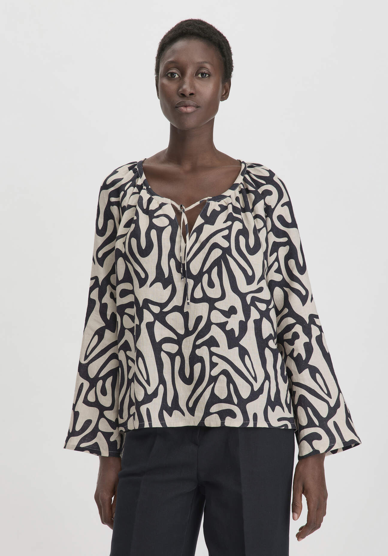 hessnatur Damen Print Bluse Oversize aus Leinen - schwarz Grösse38 hessnatur Damen Print Bluse Oversize aus Leinen - schwarz Grösse38 von hessnatur