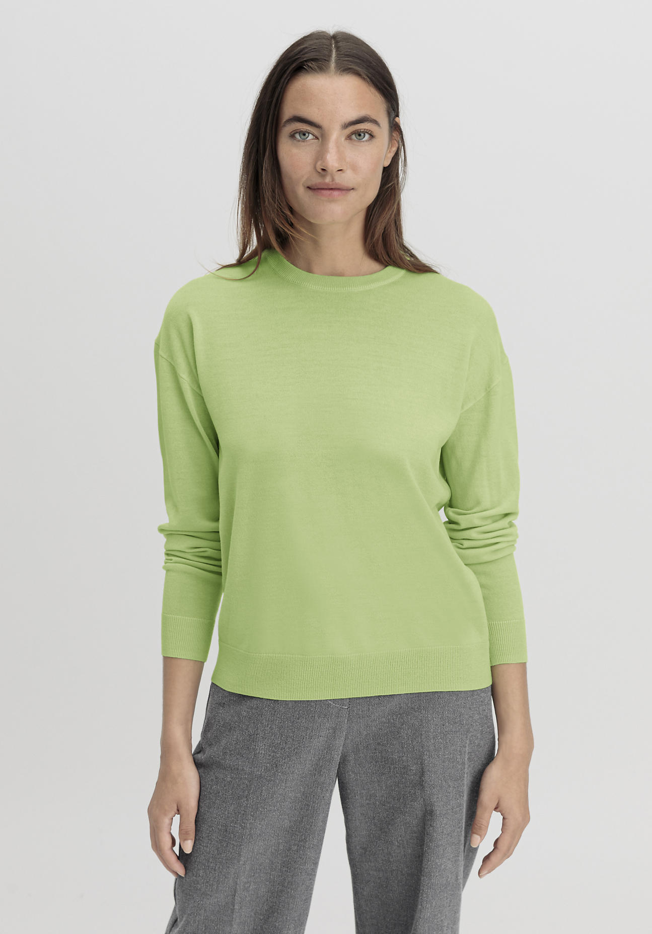 hessnatur Damen Pullover Regular aus Bio-Merinowolle - grün Grösse46 von hessnatur