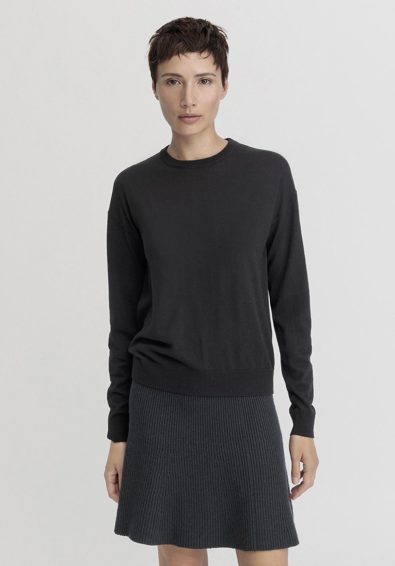 hessnatur Damen Pullover Regular aus Bio-Merinowolle - schwarz Grösse34 von hessnatur