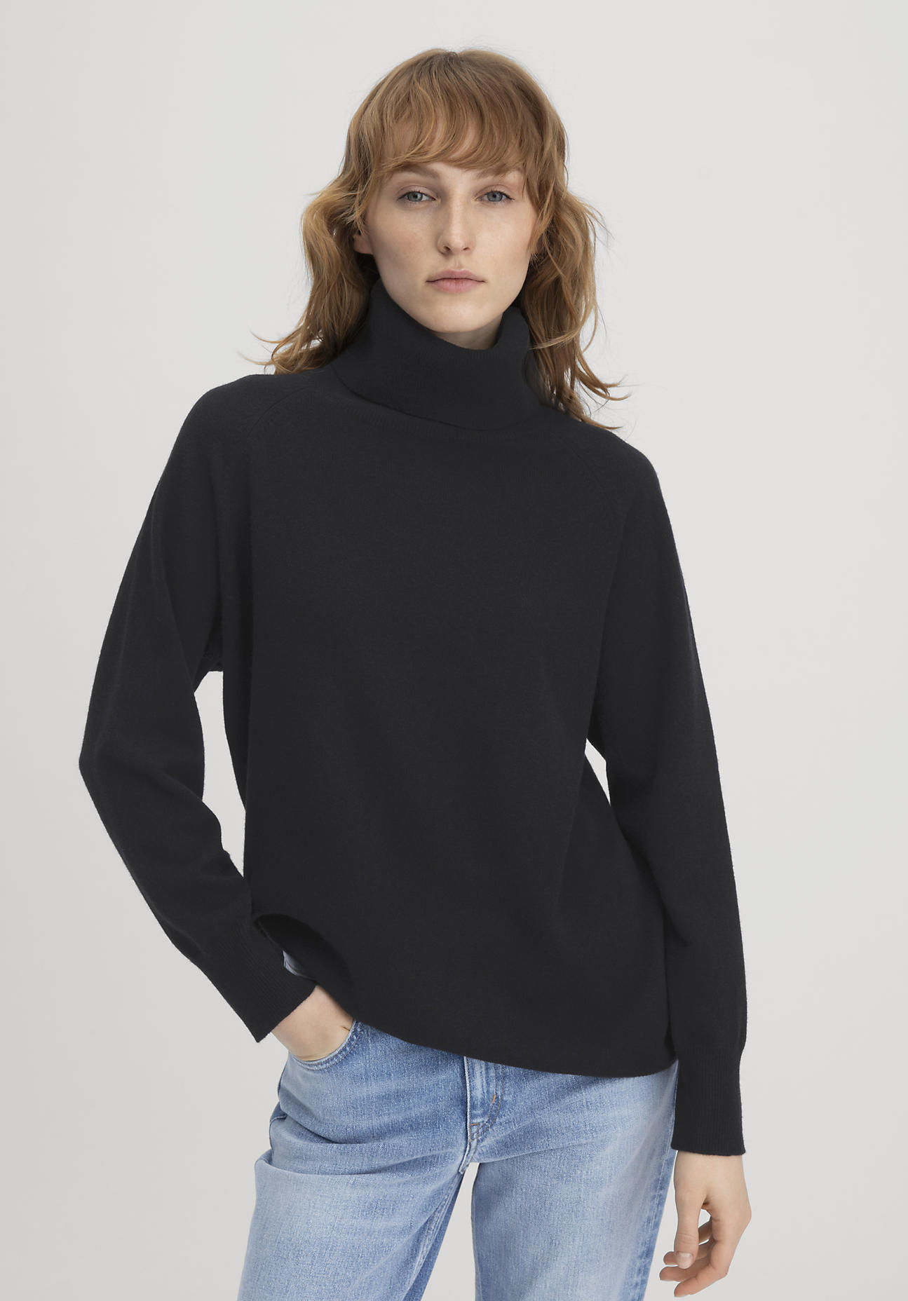 hessnatur Damen Pullover Rollkragen Relaxed aus weicher Schurwolle mit Kaschmir - schwarz GrösseL von hessnatur