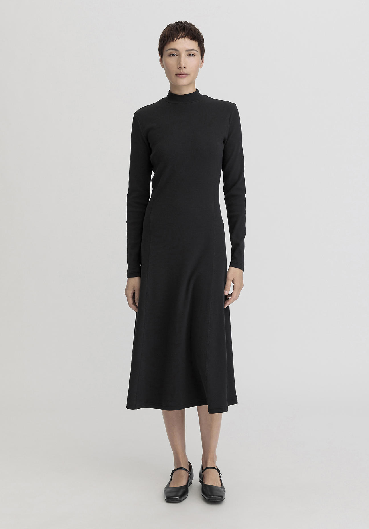 hessnatur Damen Rib Jersey Kleid Midi Slim aus Bio-Baumwolle - schwarz Grösse36 von hessnatur