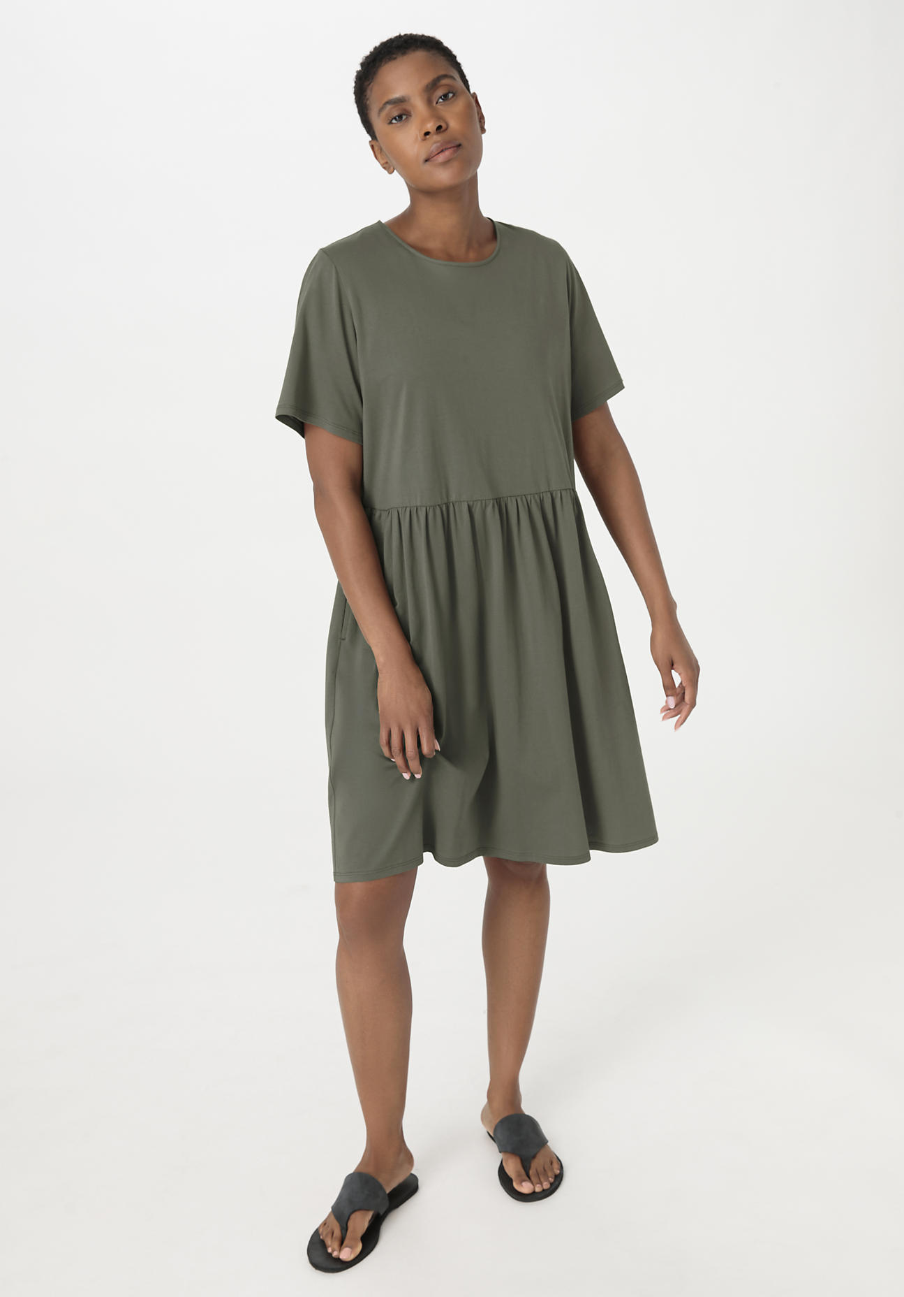 hessnatur Damen Shirt-Kleid Mini Regular aus Bio-Baumwolle - grün Grösse38 von hessnatur