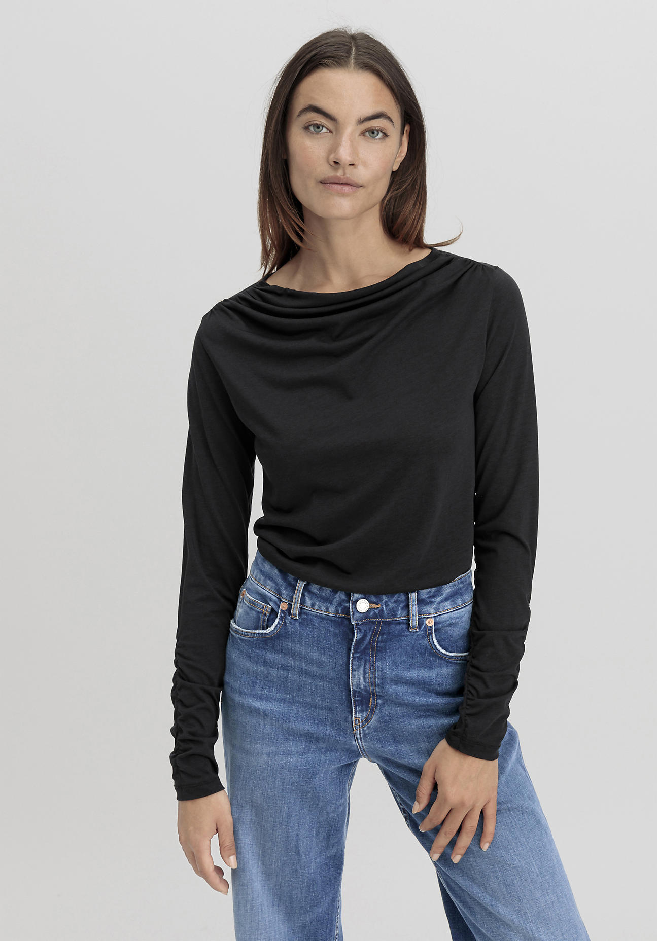 hessnatur Damen Shirt Slim aus TENCEL™ Lyocell mit Bio-Baumwolle - schwarz Grösse38 von hessnatur