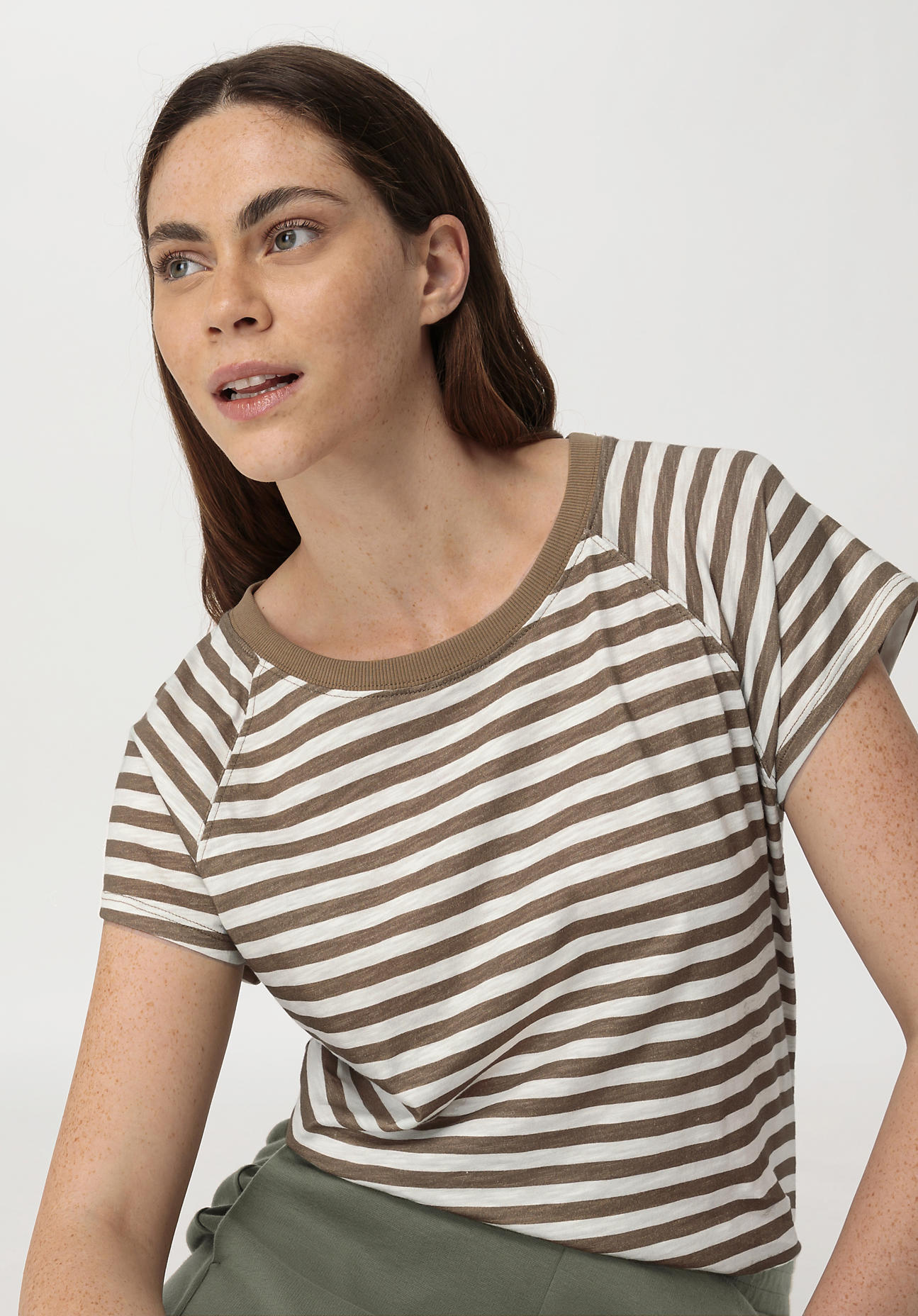 hessnatur Damen Slub Ringel Shirt Regular aus Bio-Baumwolle - braun Grösse34 von hessnatur