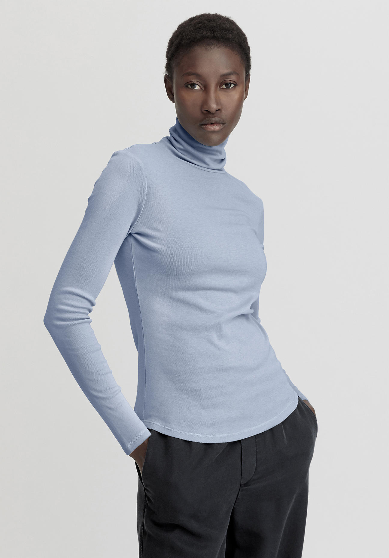 hessnatur Damen Soft Rib Rollkragen Shirt Fitted aus Bio-Baumwolle und TENCEL™ Modal - blau Grösse34 von hessnatur