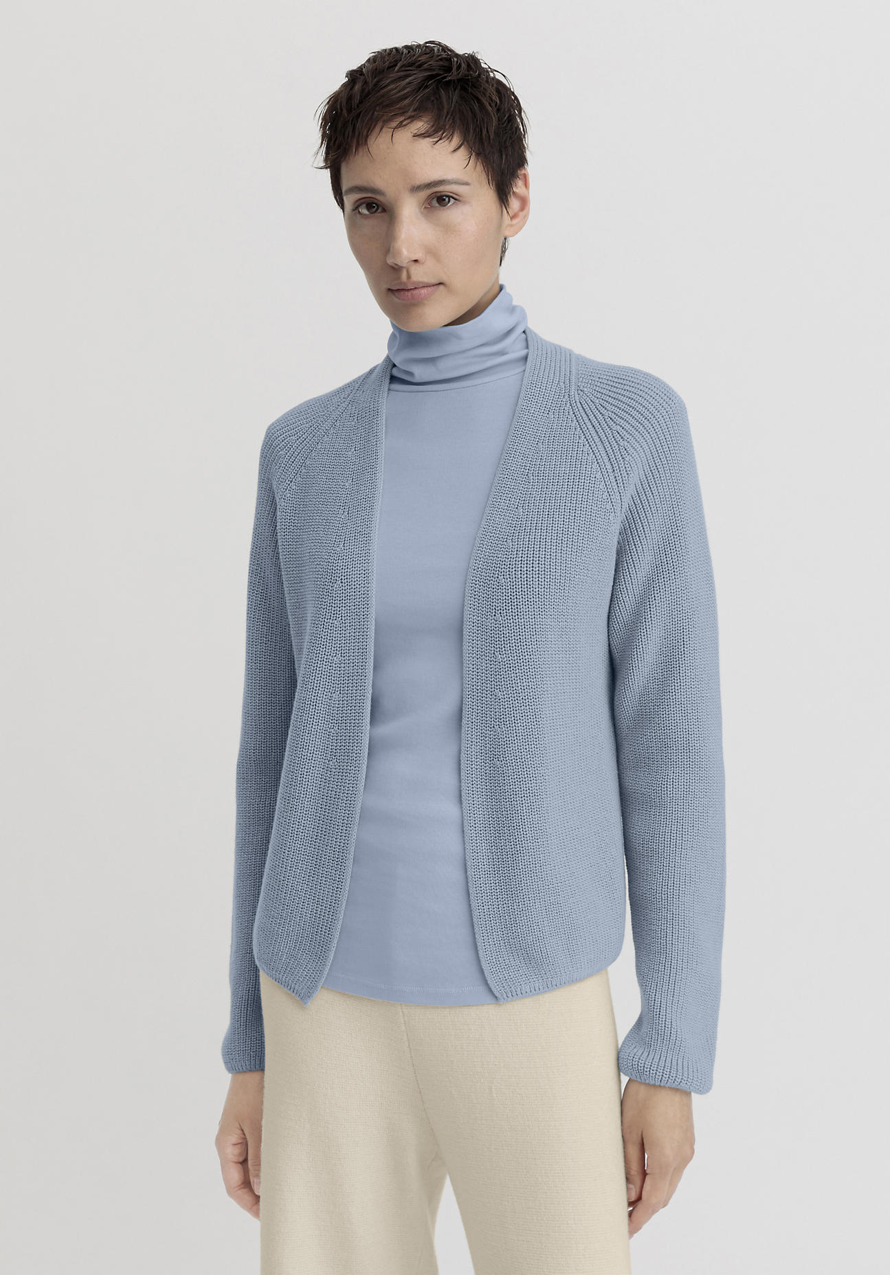 hessnatur Damen Strickjacke Regular aus Bio-Baumwolle - blau Grösse42 von hessnatur