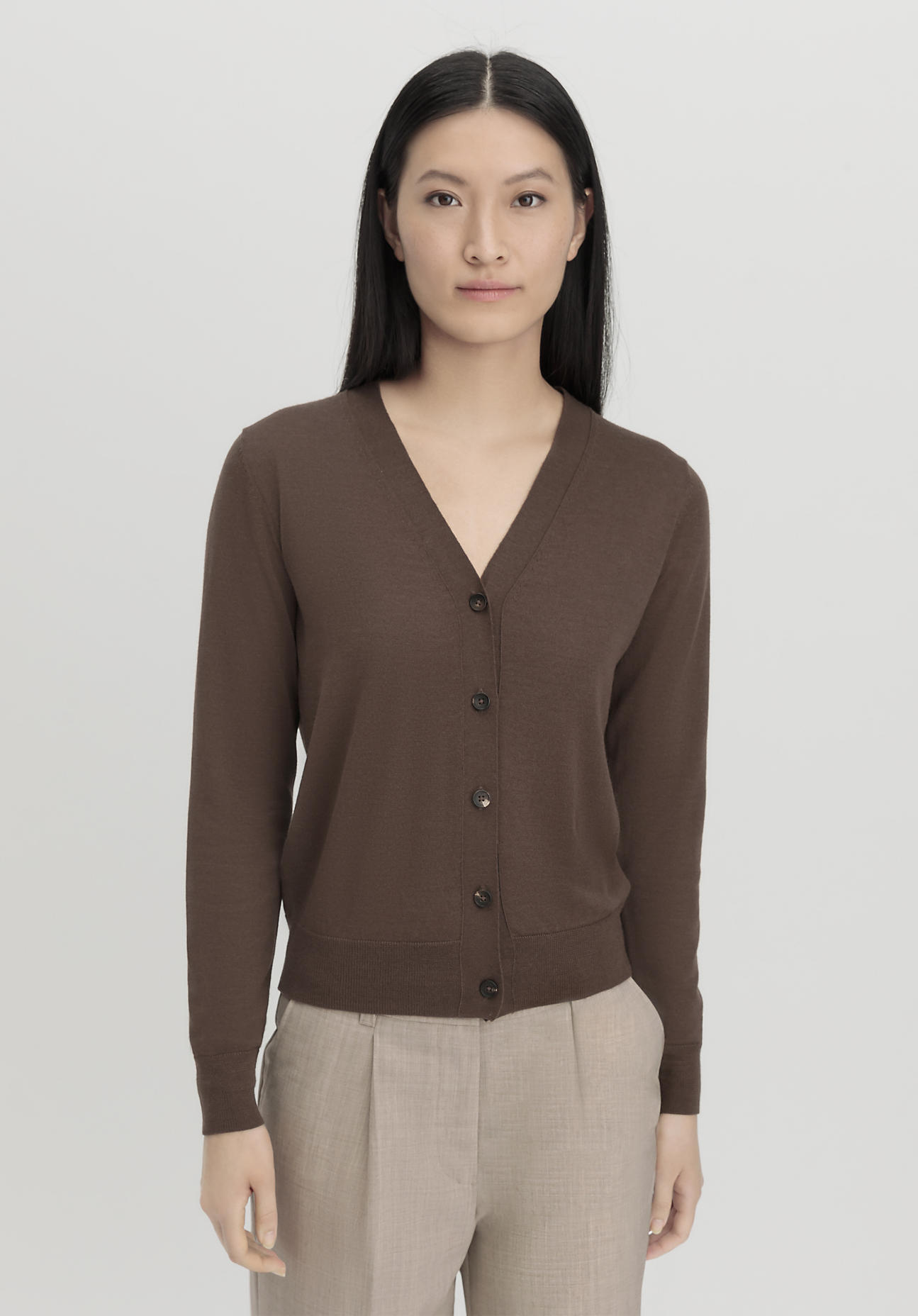 hessnatur Damen Strickjacke Regular aus Bio-Merinowolle - braun Grösse46 von hessnatur