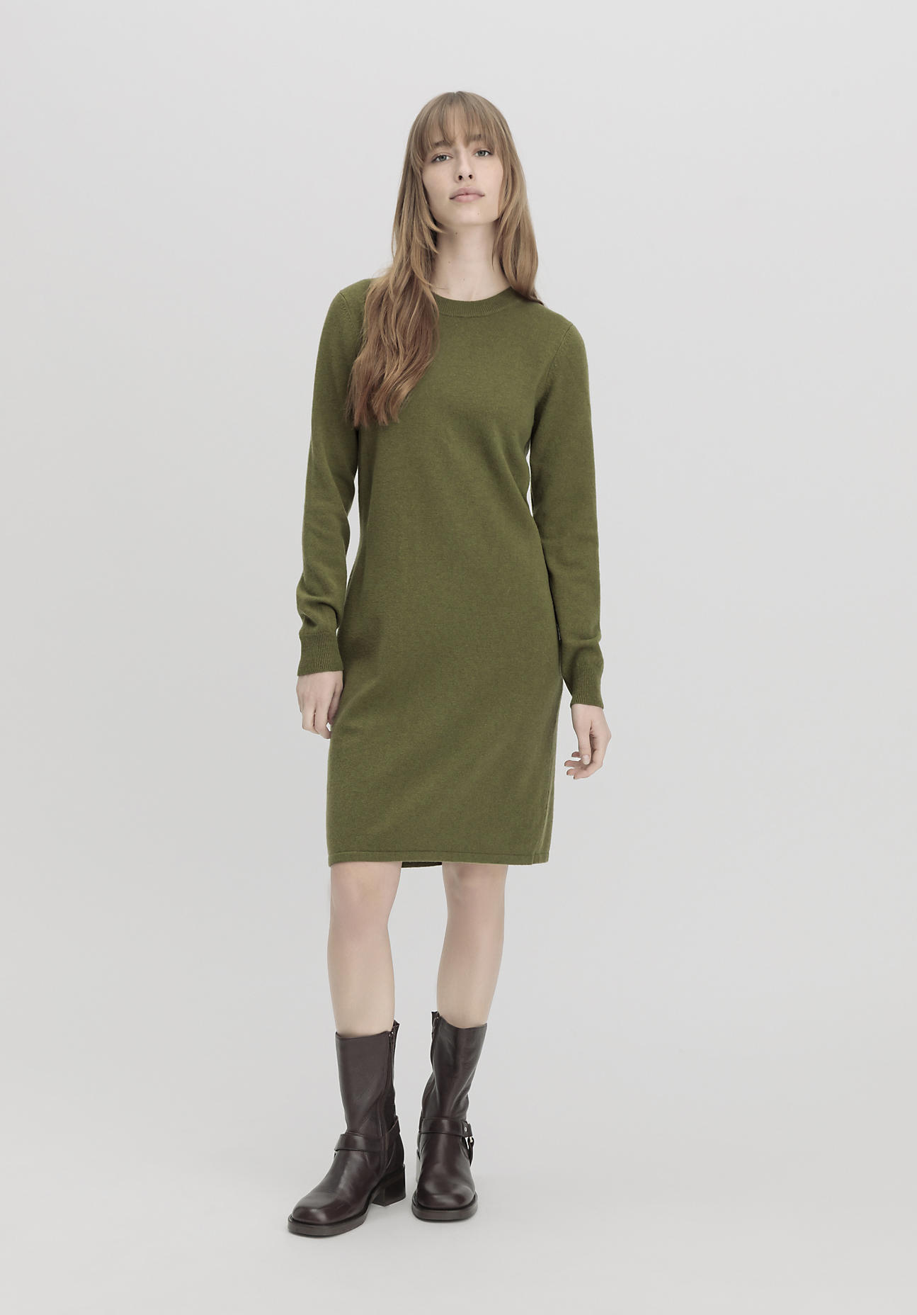 hessnatur Damen Strickkleid Mini Regular aus weicher Schurwolle mit Kaschmir - grün Grösse36 von hessnatur