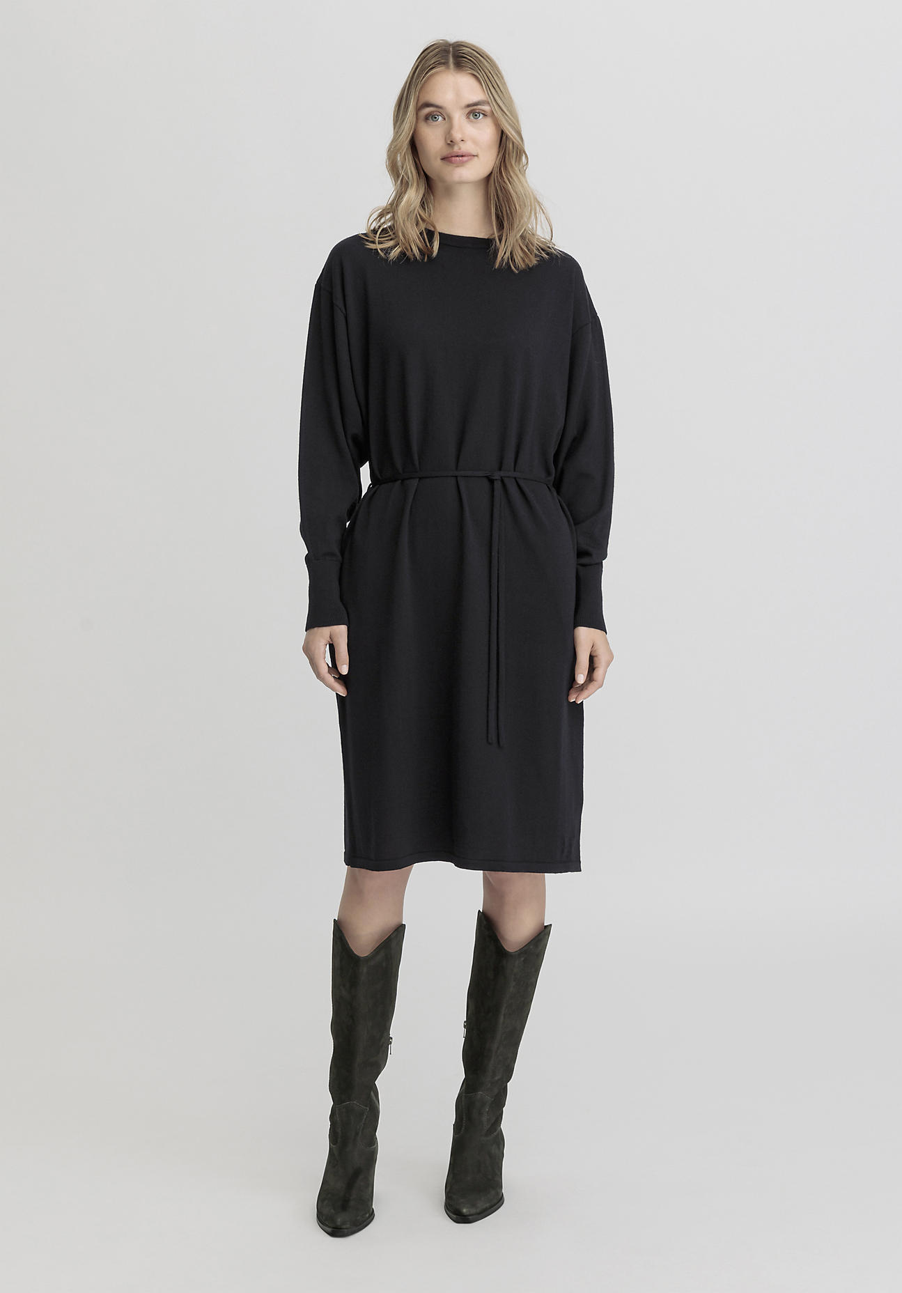 hessnatur Damen Strickkleid Oversize aus Merinowolle - schwarz GrösseXS von hessnatur