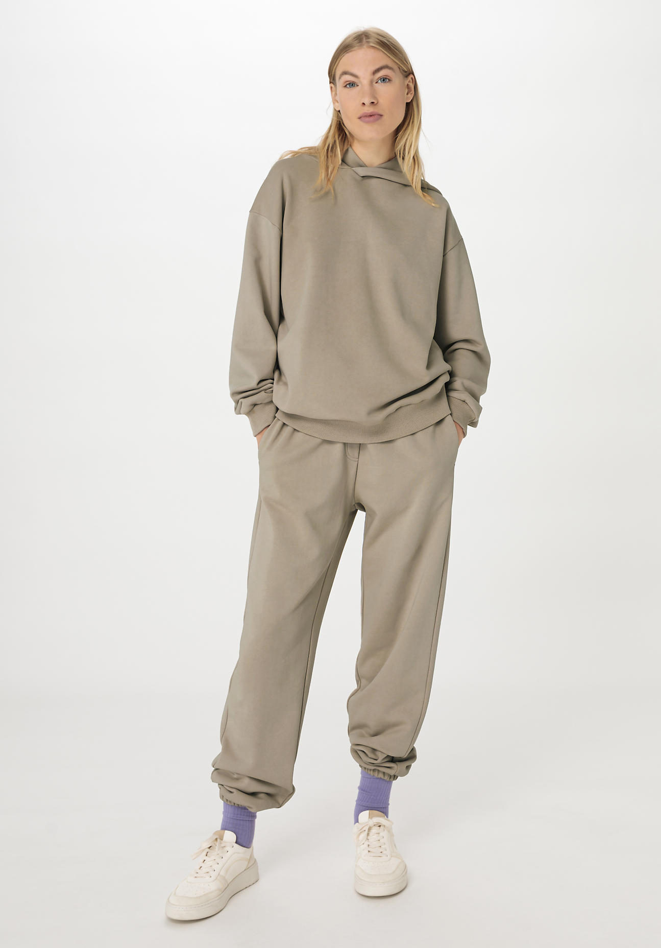 hessnatur Damen Sweat-Hose Relaxed aus Bio-Baumwolle - beige Grösse36 von hessnatur