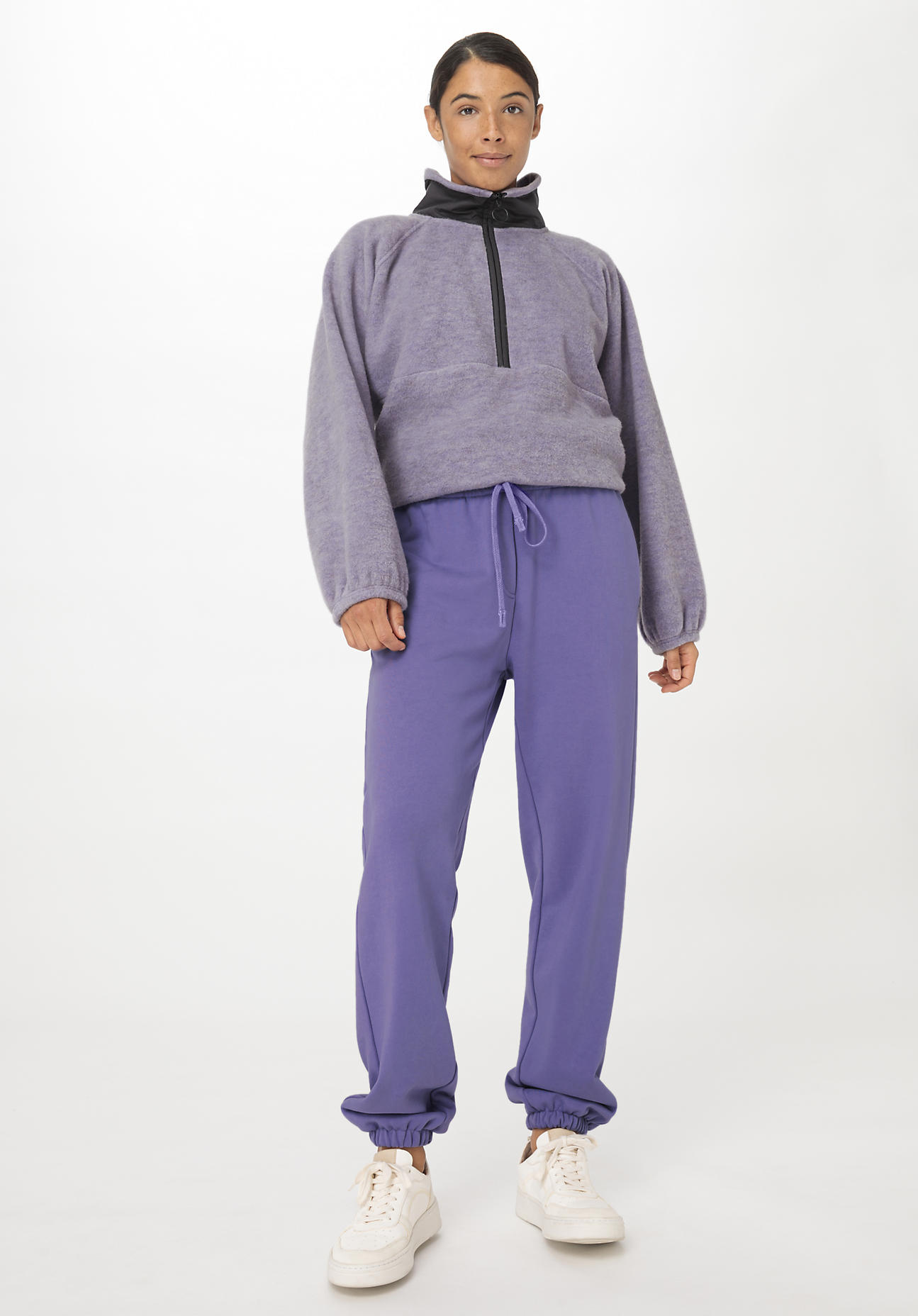 hessnatur Damen Sweat-Hose Relaxed aus Bio-Baumwolle - lila Grösse48 von hessnatur