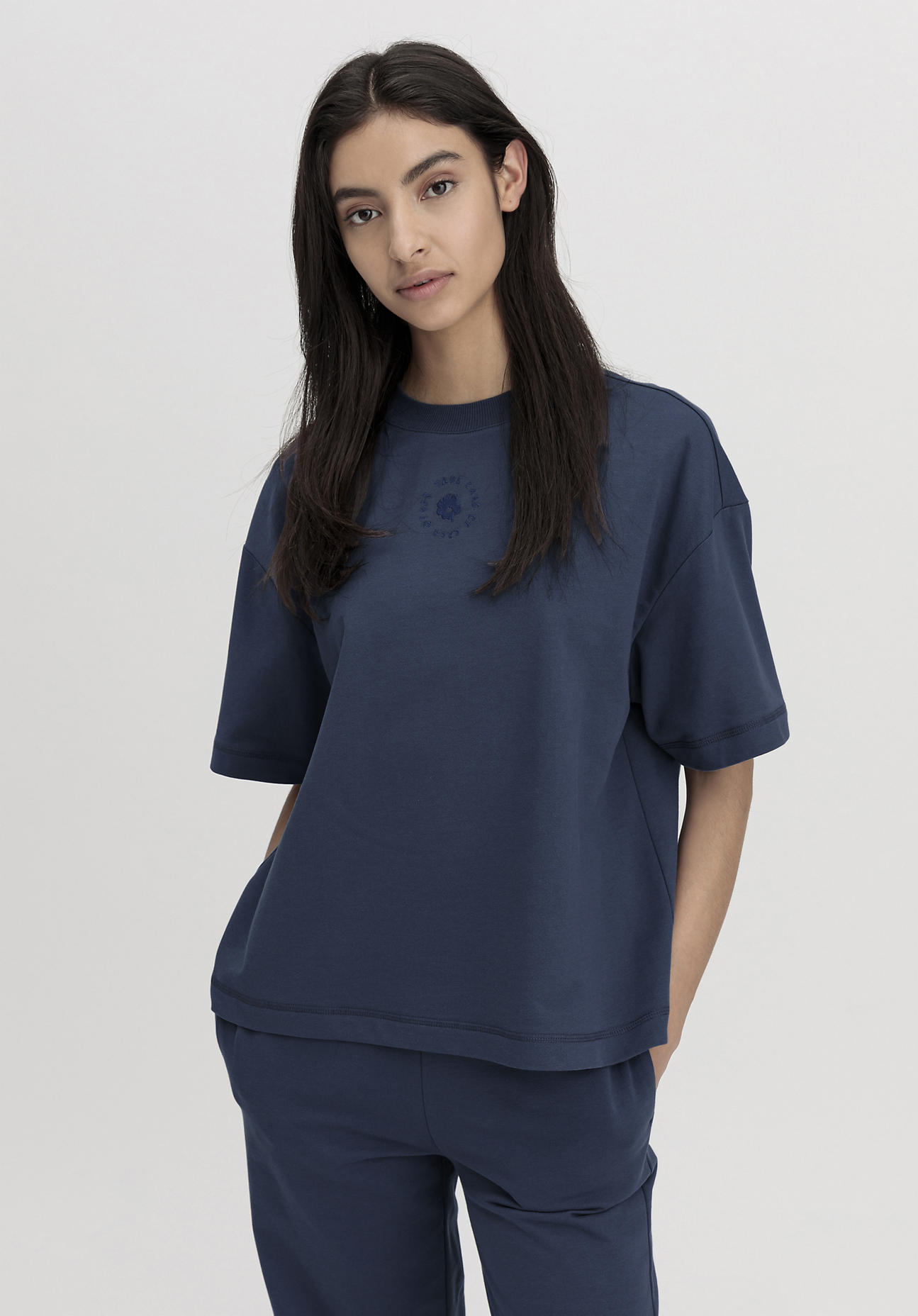 hessnatur Damen T-Shirt Cropped Oversize aus Bio-Baumwolle mit Kapok - blau Grösse34 von hessnatur