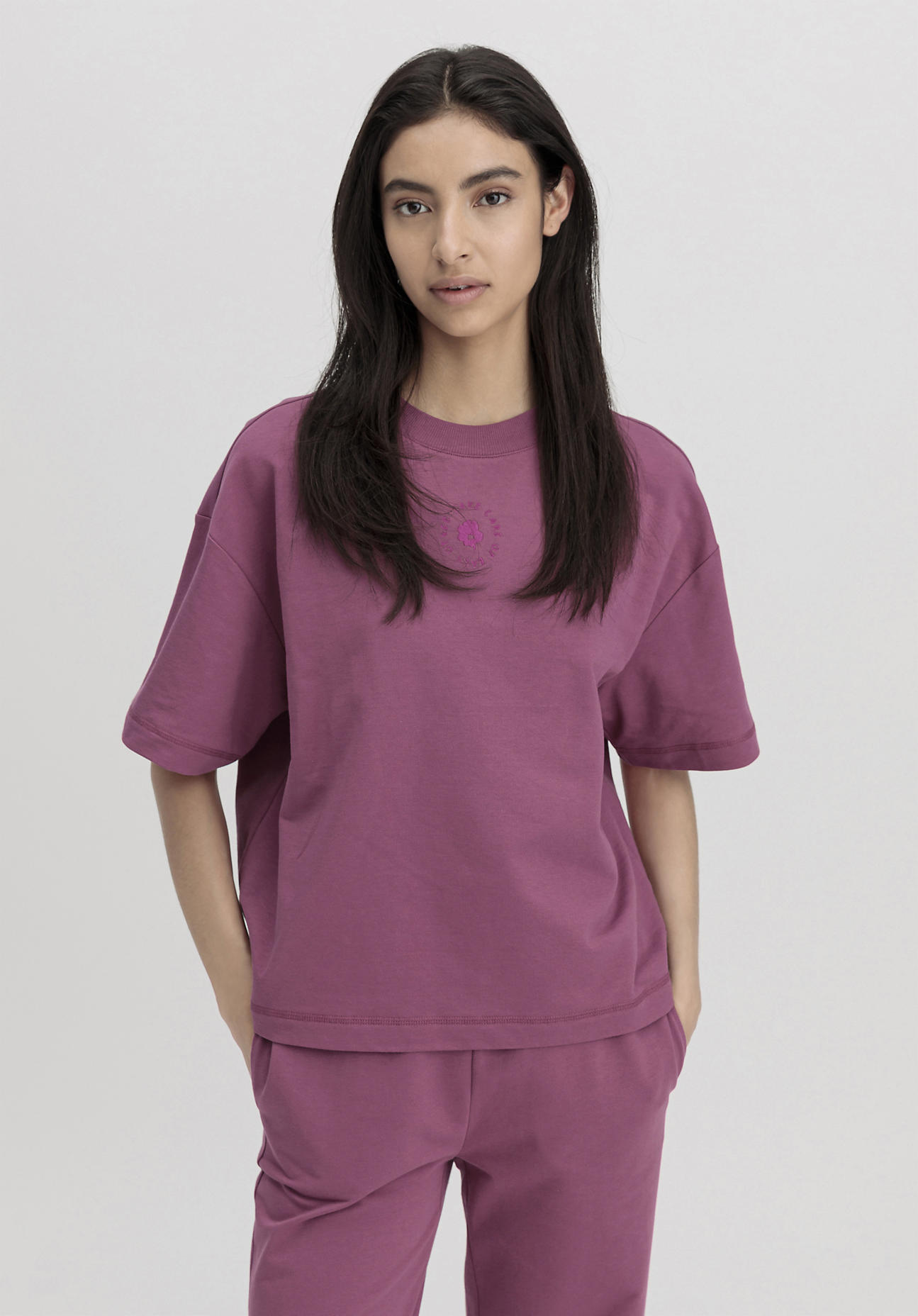 hessnatur Damen T-Shirt Cropped Oversize aus Bio-Baumwolle mit Kapok - lila Grösse34 von hessnatur