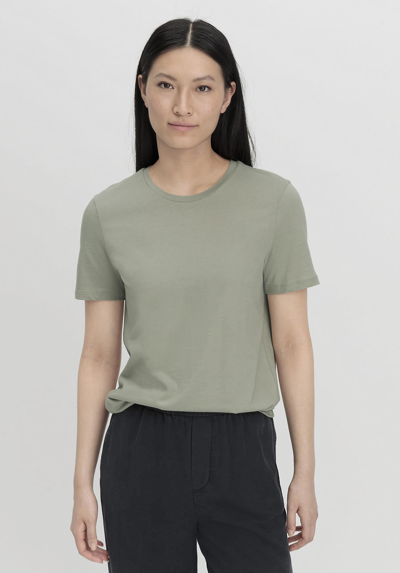 hessnatur Damen T-Shirt Regular aus Bio-Baumwolle - grün Grösse36 von hessnatur