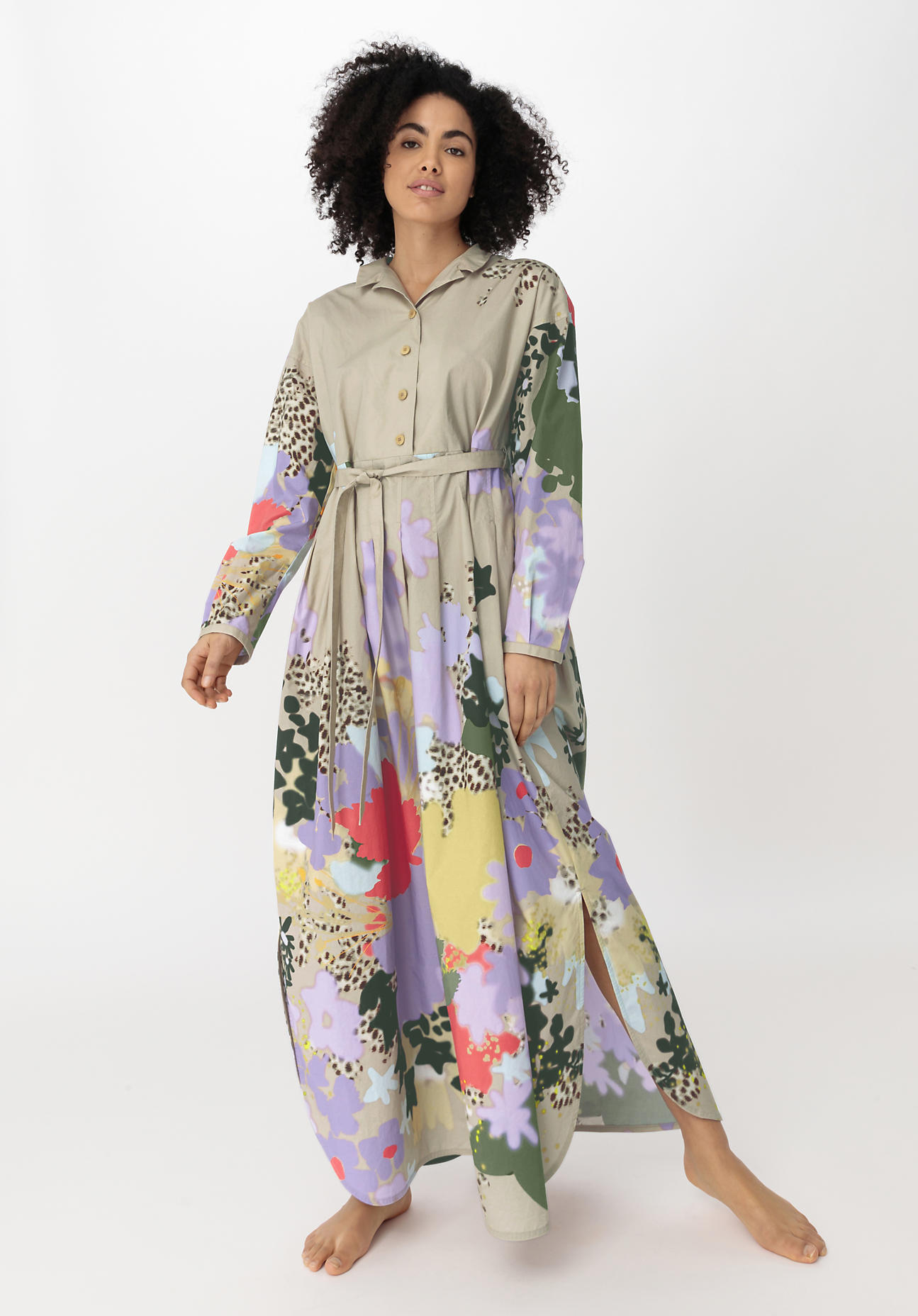 hessnatur Damen WUNDERKIND X HESSNATUR Hemdblusenkleid in Maxi-Länge mit Print aus Bio-Baumwolle - beige Grösse36 von hessnatur