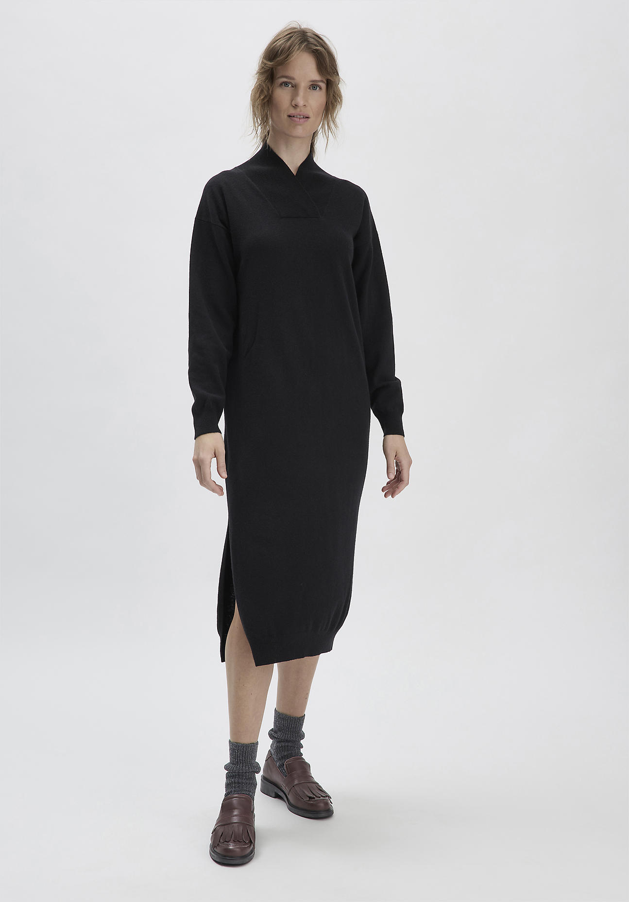 hessnatur Damen WUNDERKIND × HESSNATUR Strickkleid Midi Oversize aus Bio-Merinowolle mit Kaschmir - schwarz GrösseM von hessnatur