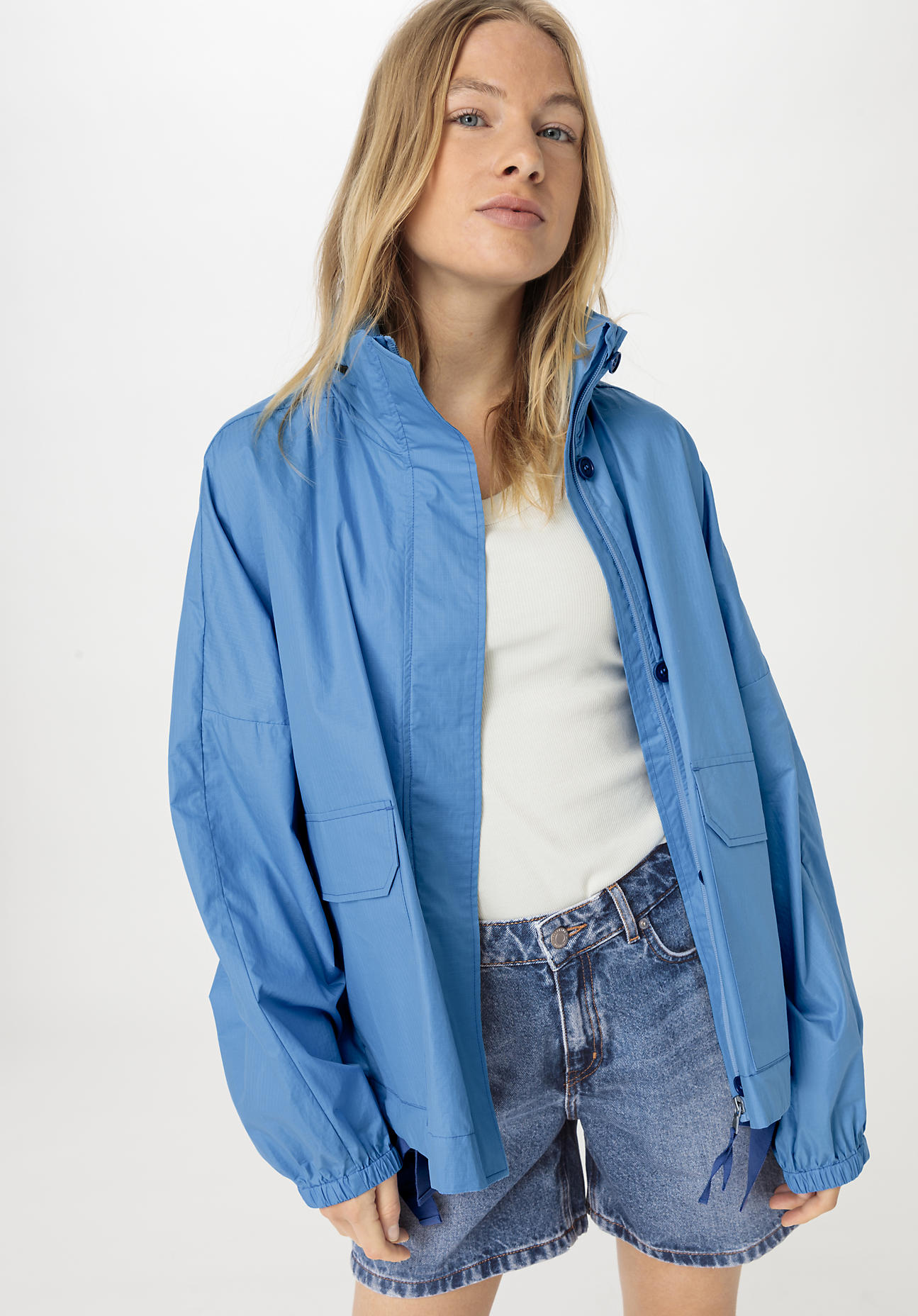 hessnatur Damen Windjacke Nature Shell Oversize aus Bio-Baumwolle - blau Grösse36 von hessnatur