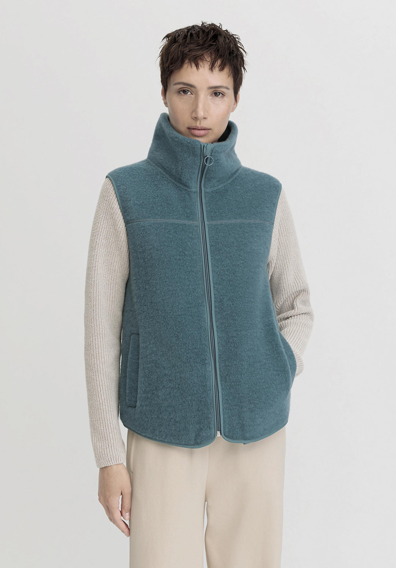 hessnatur Damen Wollfleece Weste Regular aus Bio-Merinowolle - grün Grösse36 von hessnatur