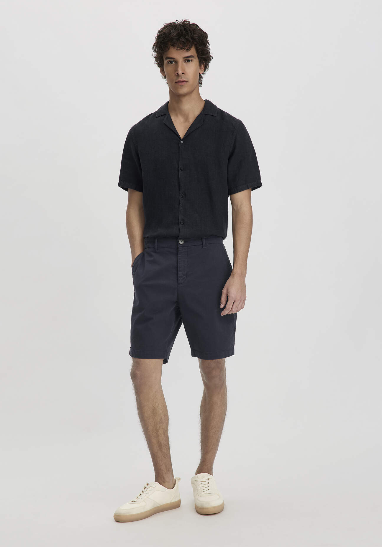 hessnatur Herren Chino Shorts Relaxed aus Bio-Baumwolle - blau Grösse31 von hessnatur