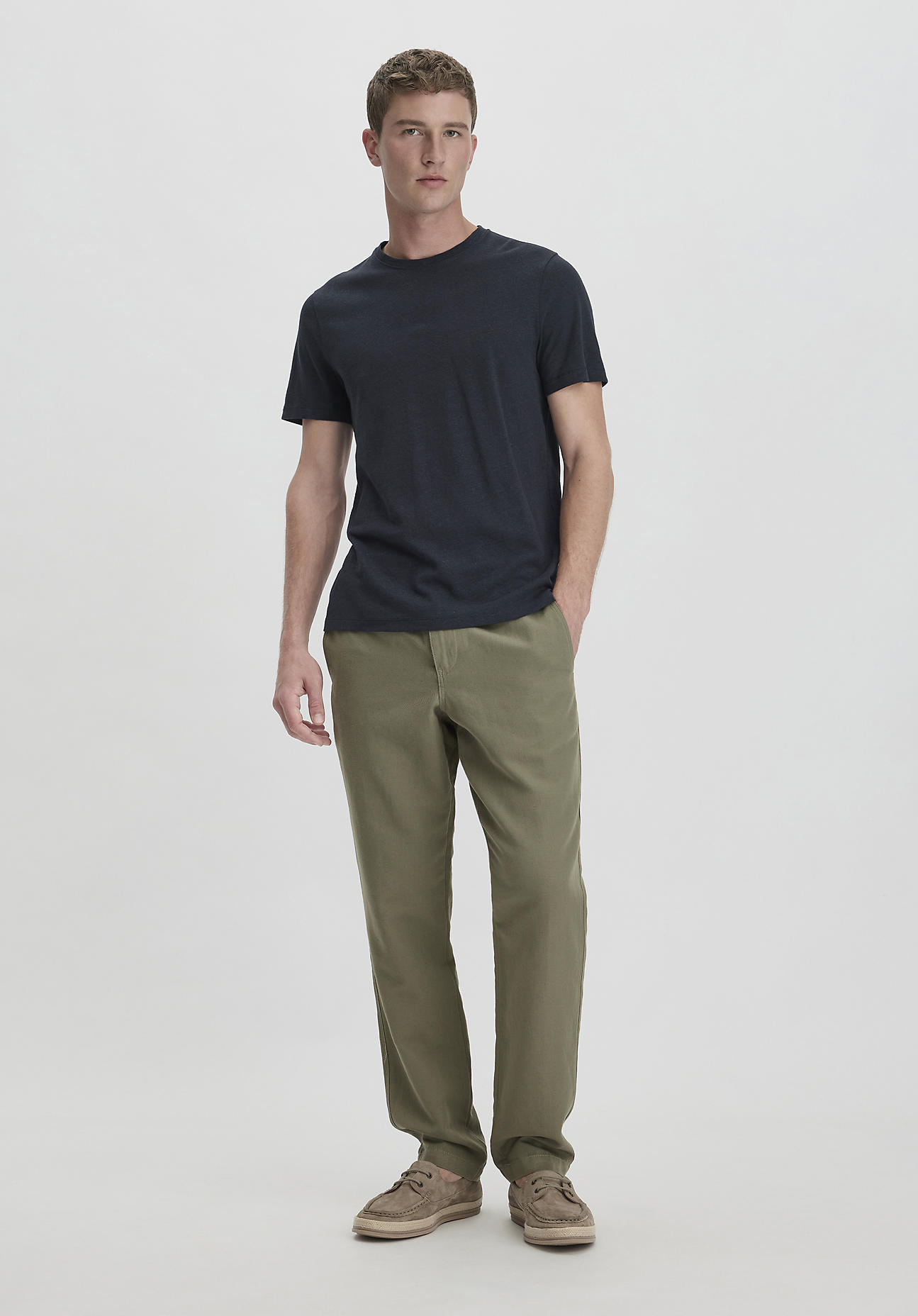 hessnatur Herren Hose ENEA Regular aus Bio-Baumwolle mit Leinen - grün Grösse36/32 von hessnatur