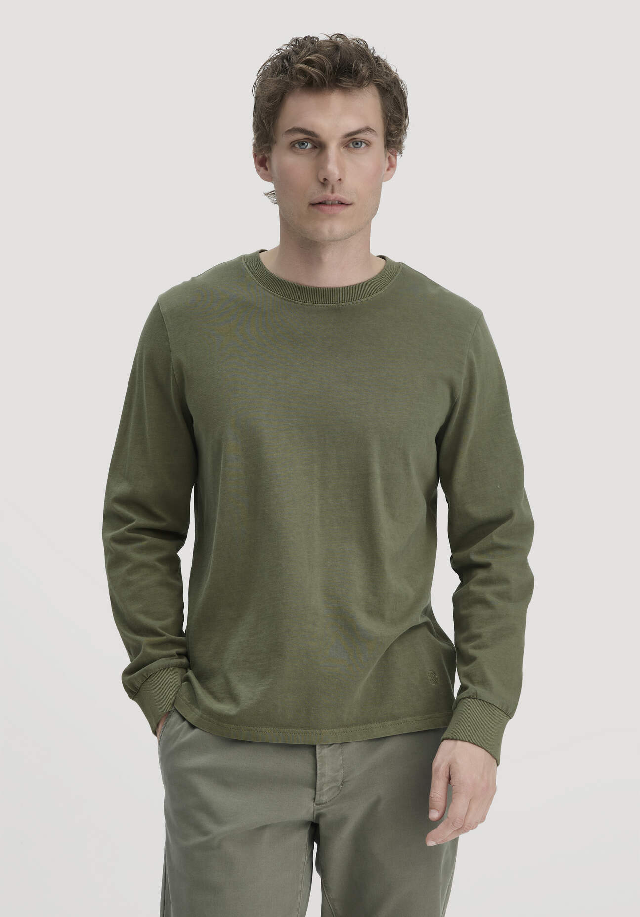 hessnatur Herren Jersey Longsleeve Relaxed - oliv Grösse46 von hessnatur