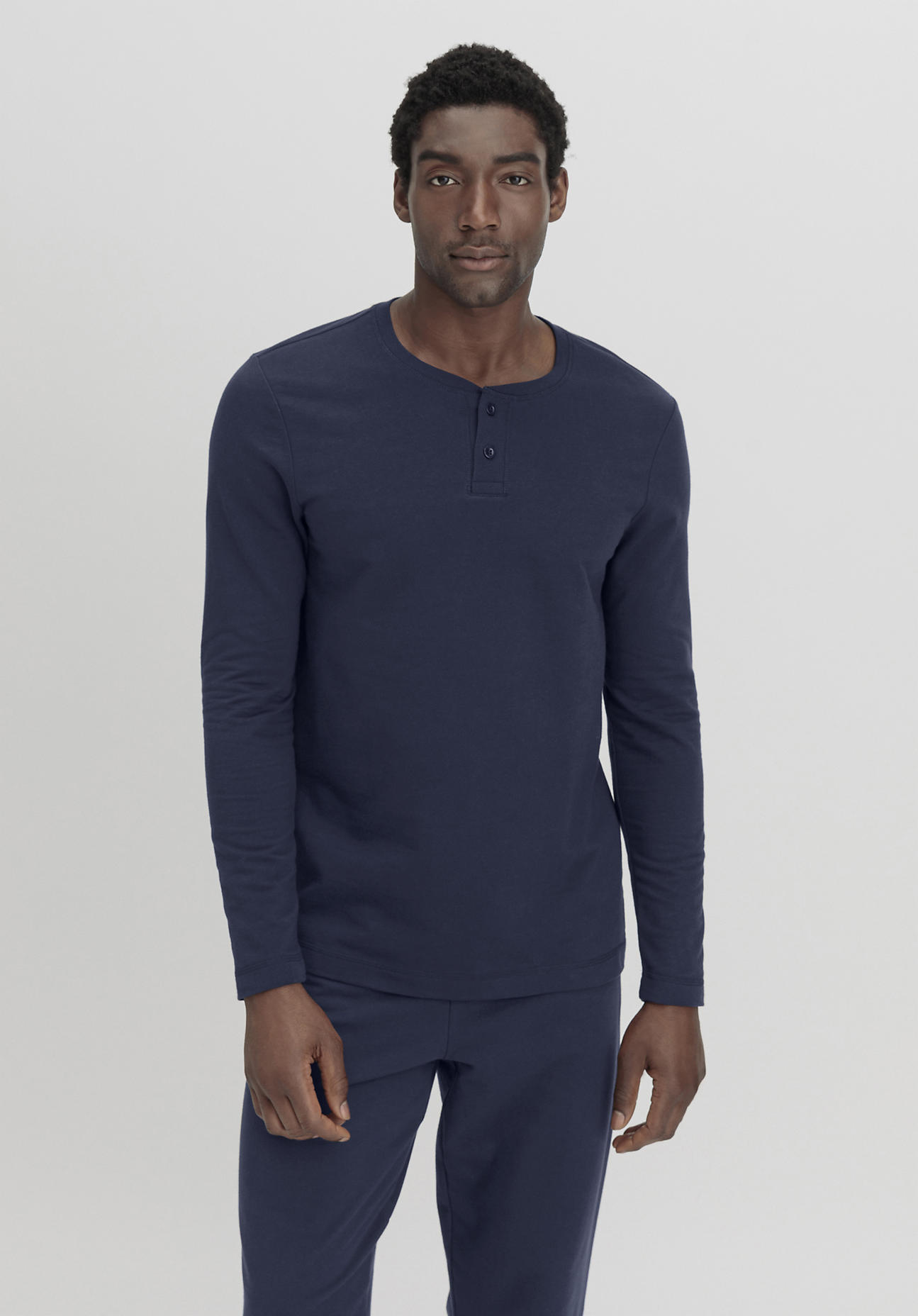 hessnatur Herren Loungeshirt Regular aus Bio-Baumwolle mit Kapok - blau Grösse46 von hessnatur