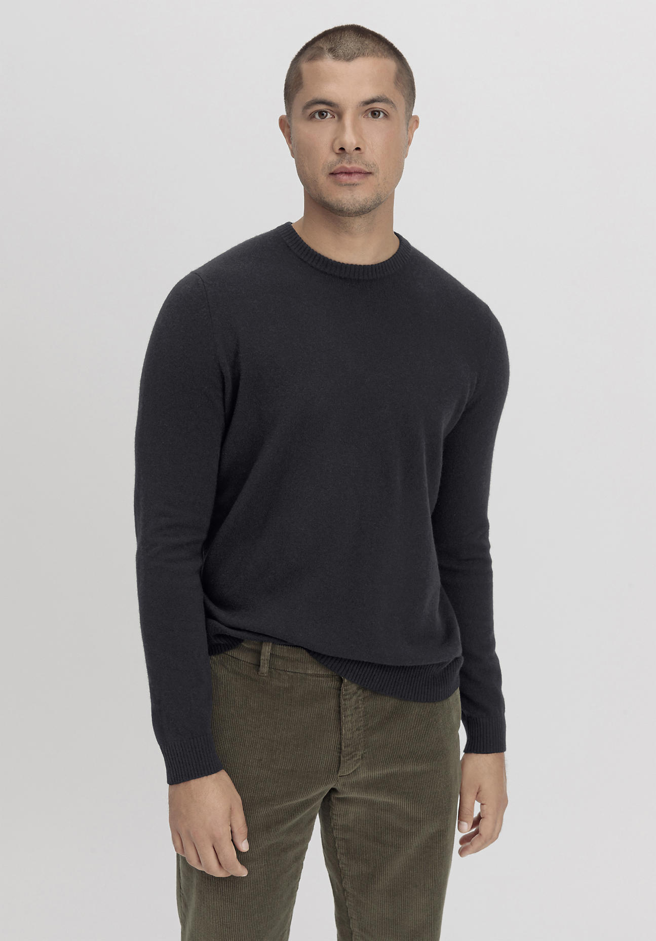 hessnatur Herren Pullover Regular aus Bio-Merinowolle mit Kaschmir - schwarz Grösse48 von hessnatur