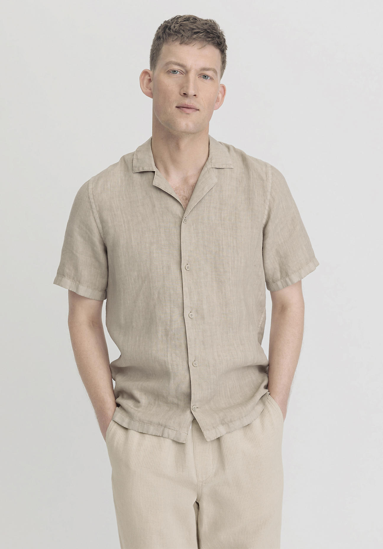 hessnatur Herren Resort Hemd Relaxed aus Leinen - beige GrösseXS (37/38) von hessnatur