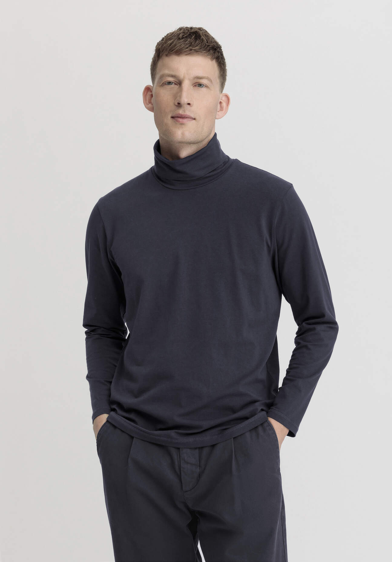 hessnatur Herren Rollkragen Shirt Regular aus Bio-Baumwolle - blau Grösse52 hessnatur Herren Rollkragen Shirt Regular aus Bio-Baumwolle - blau Grösse52 von hessnatur